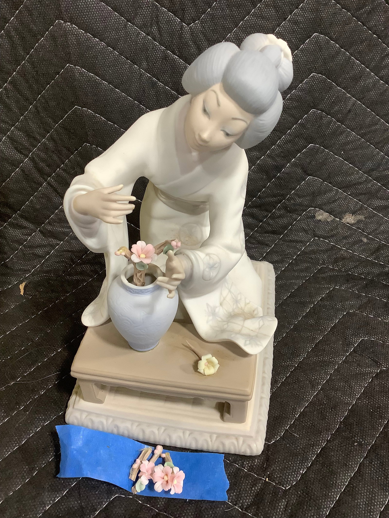 Lladro geisha girl figurine(7.5in tall-needs repair) (1 of 1)