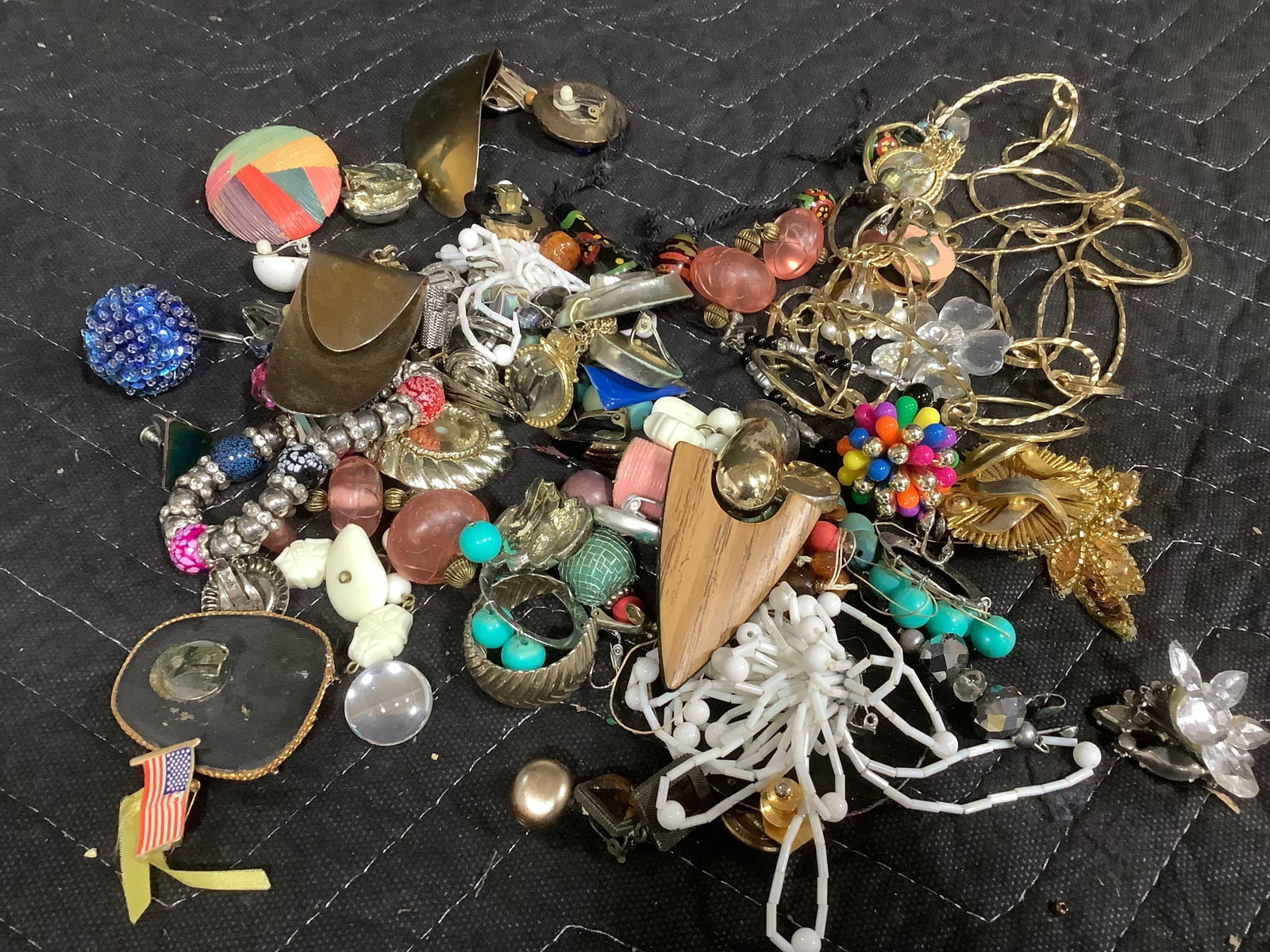Various Costume Jewelry: Various Costume Jewelry