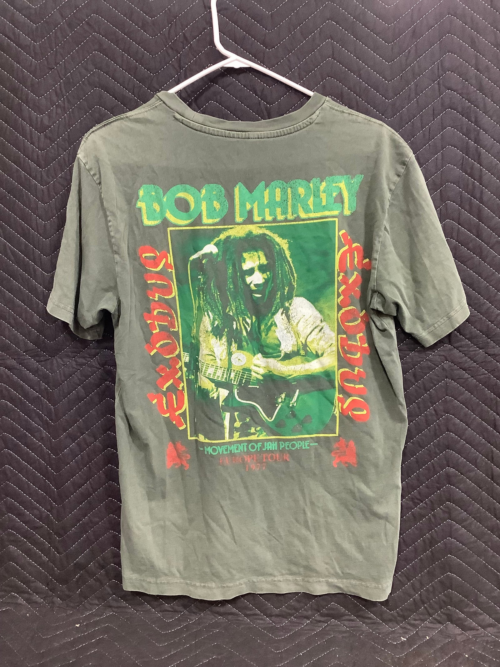 Bob Marley tshirt(S-hole in it): Bob Marley tshirt(S-hole in it)