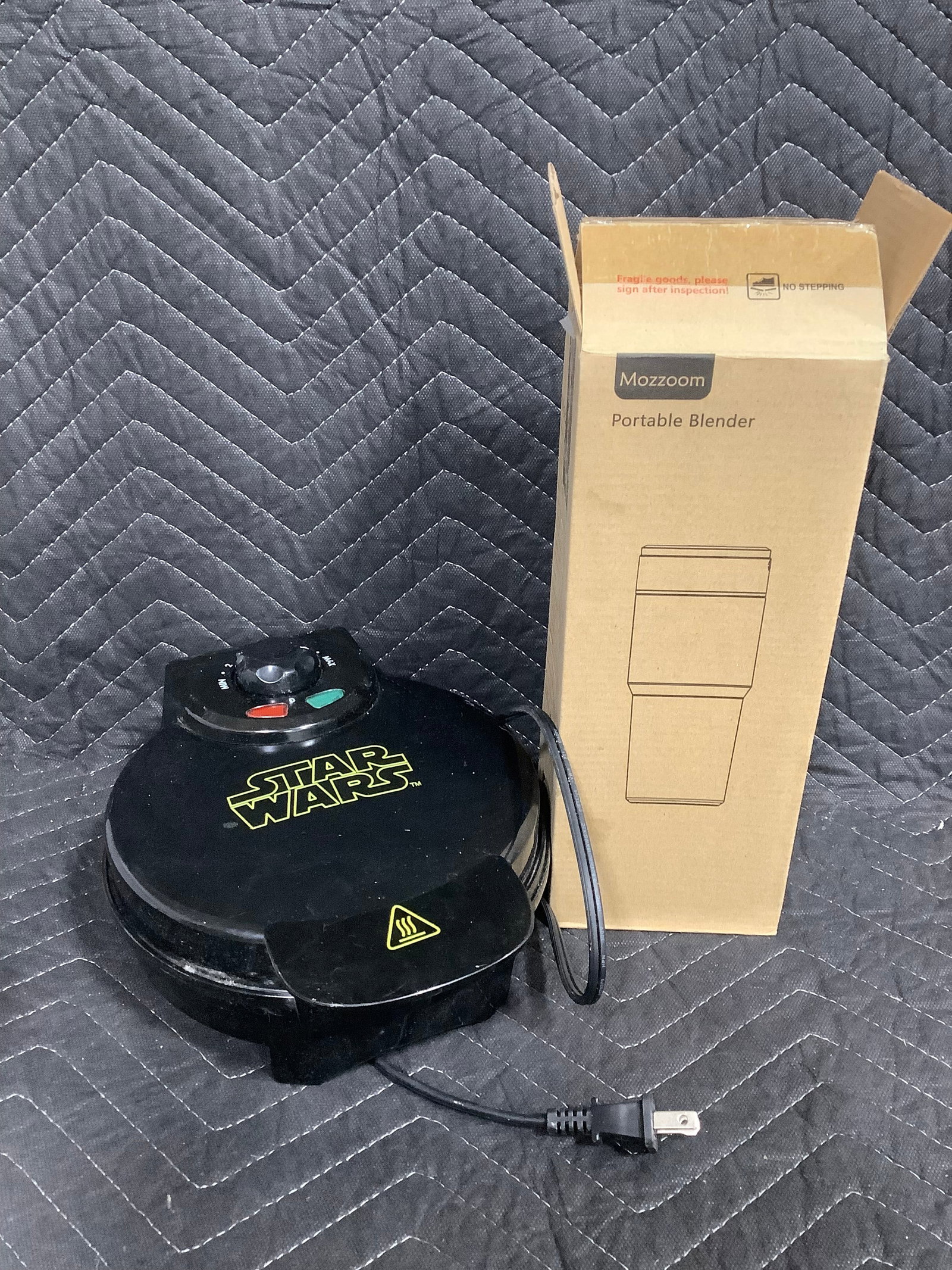 Star Wars waffle maker and Mozzoom portable blender (1 of 1)