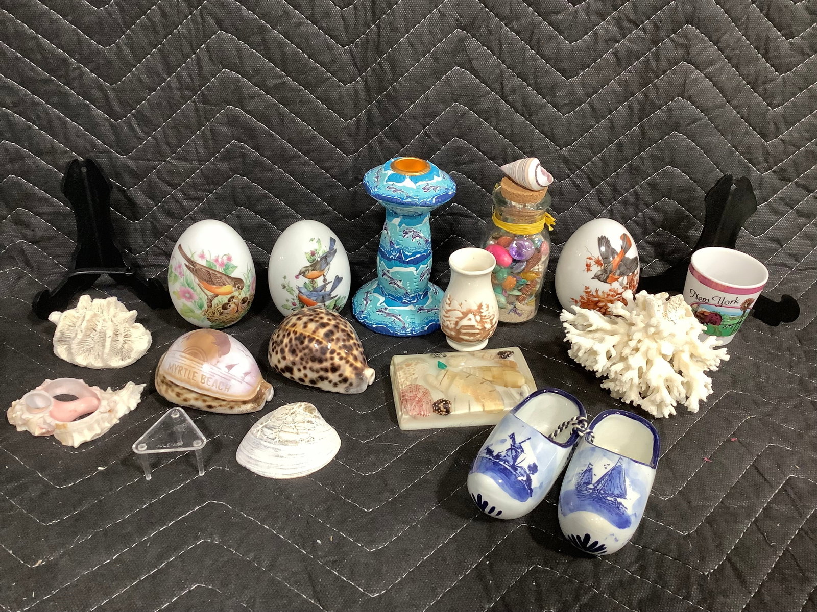 Blue transfer ceramic shoes, decorative shells, and more: Blue transfer ceramic shoes, decorative shells, and more