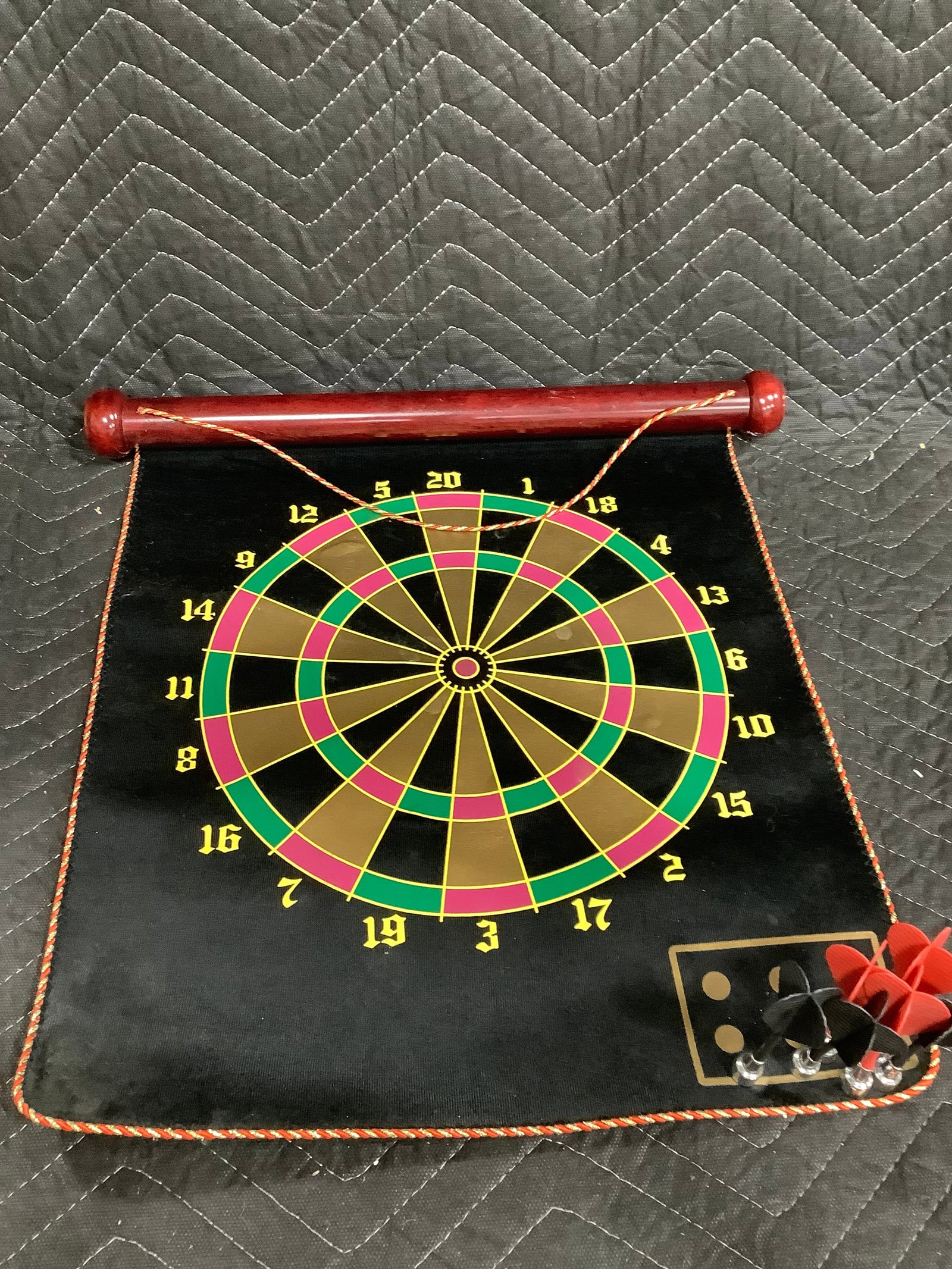 Magnetic Dart Board: Magnetic Dart Board