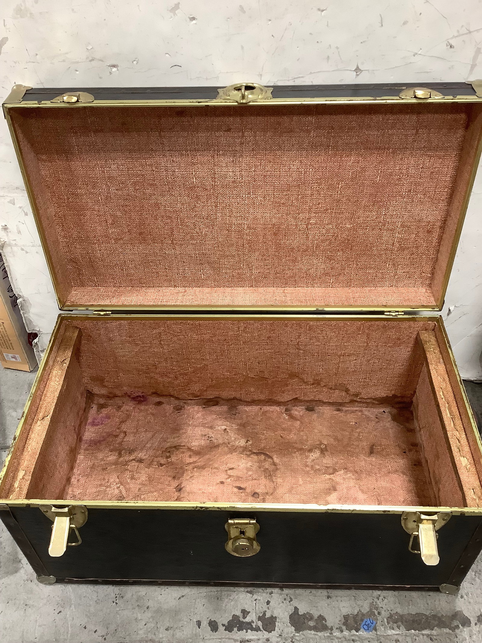 Vintage Empty Chest(15inx31inx17in): Vintage Empty Chest(15inx31inx17in)