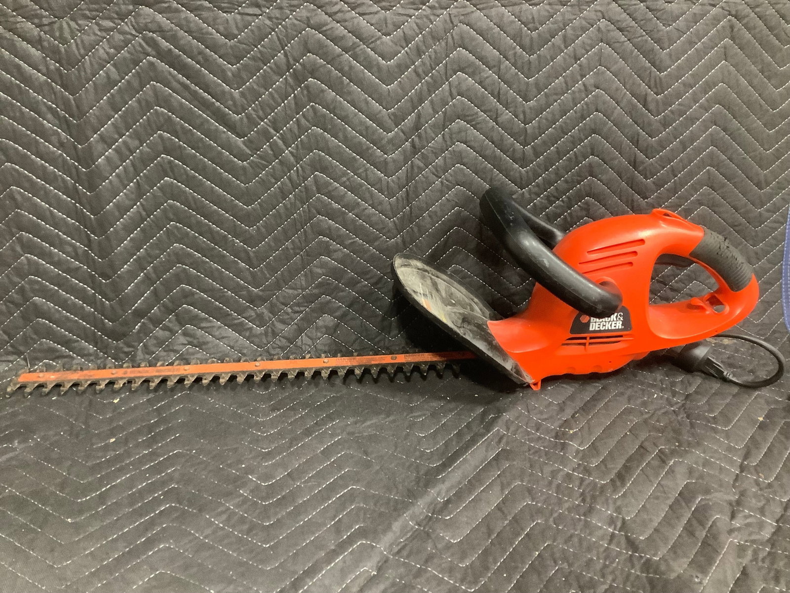 Black and Decker hedge trimmer(22in blade) (1 of 1)