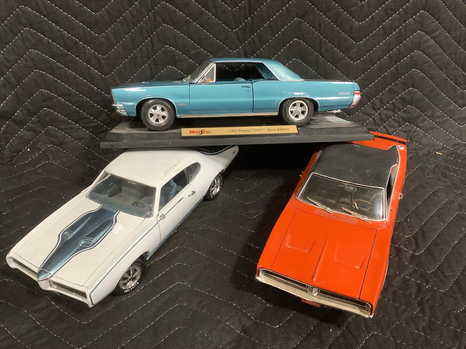 ERTL and Maisto collectible diecast cars (1 of 1)
