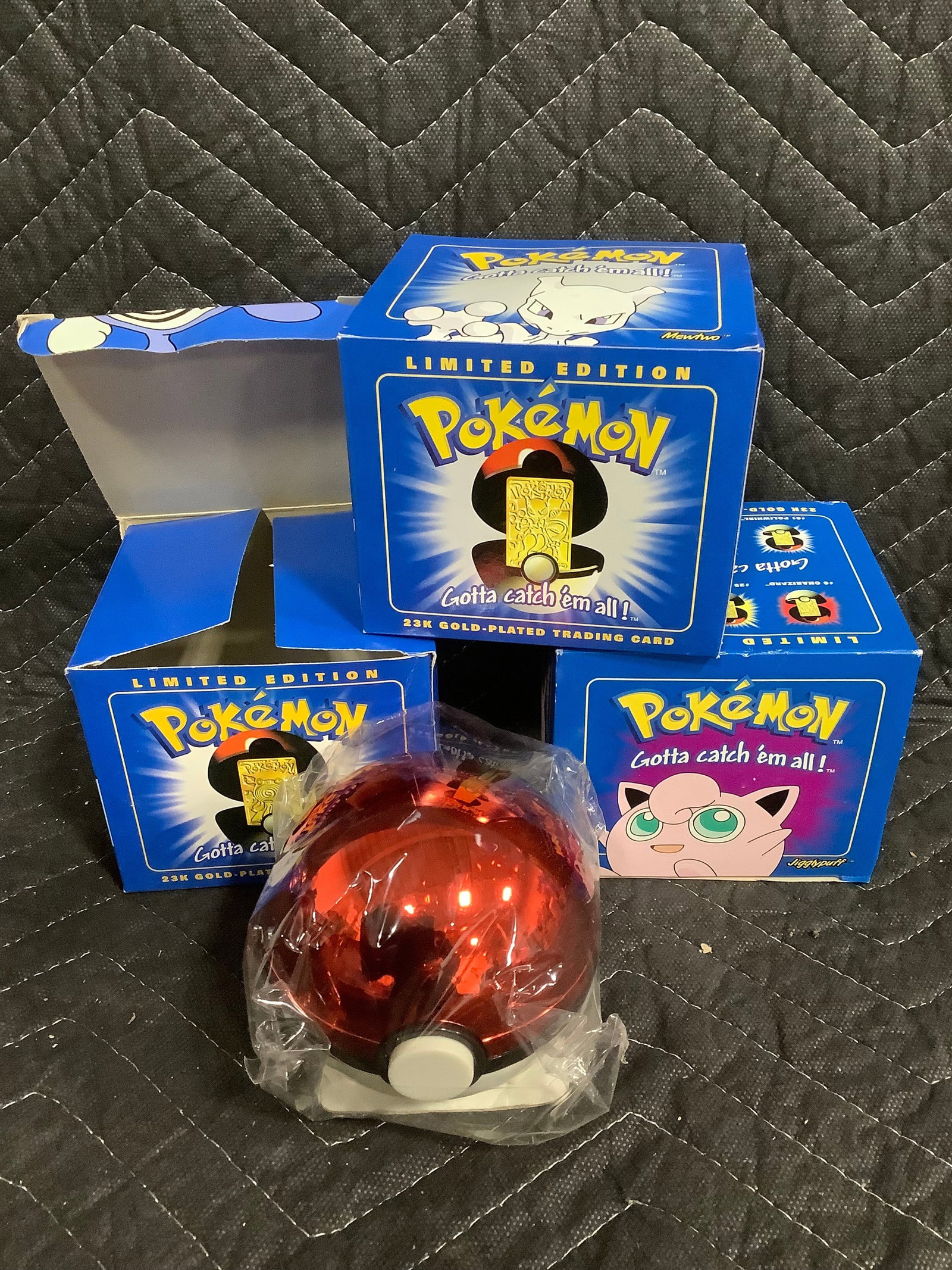 Pokemon balls with gold plated trading card: Pokemon balls with gold plated trading card