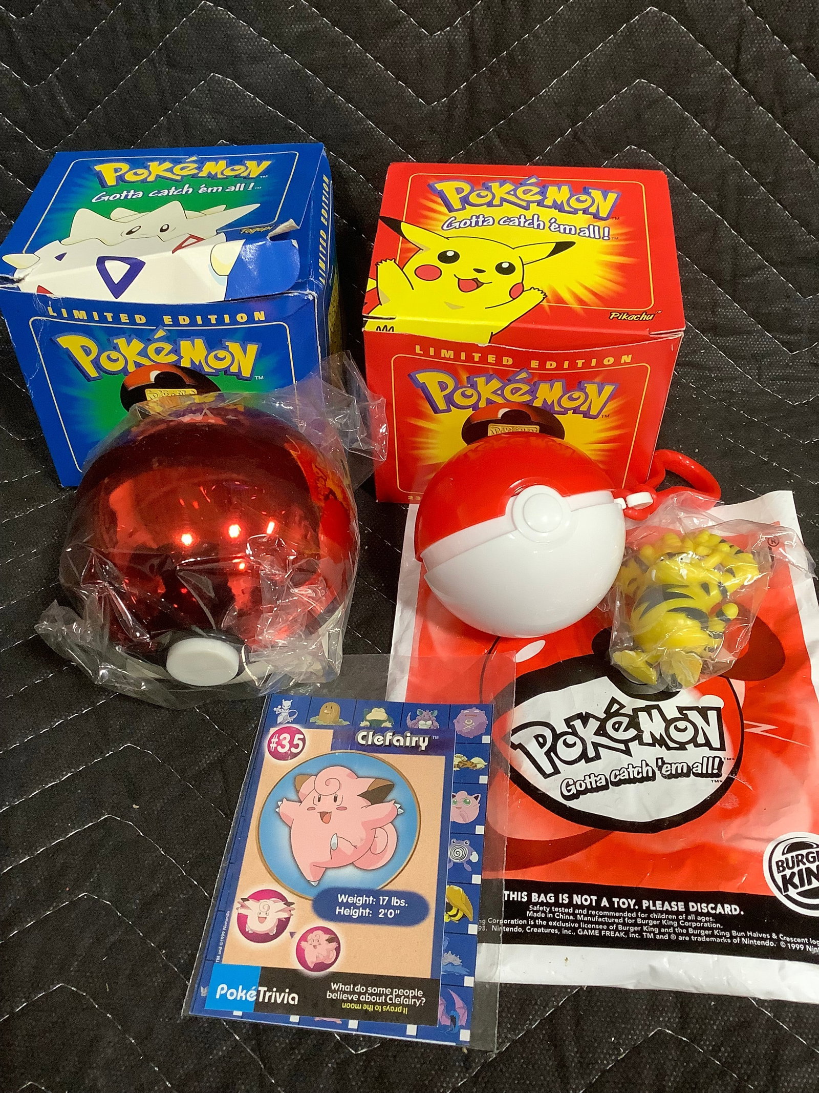 Pokemon balls with gold plated trading card: Pokemon balls with gold plated trading card