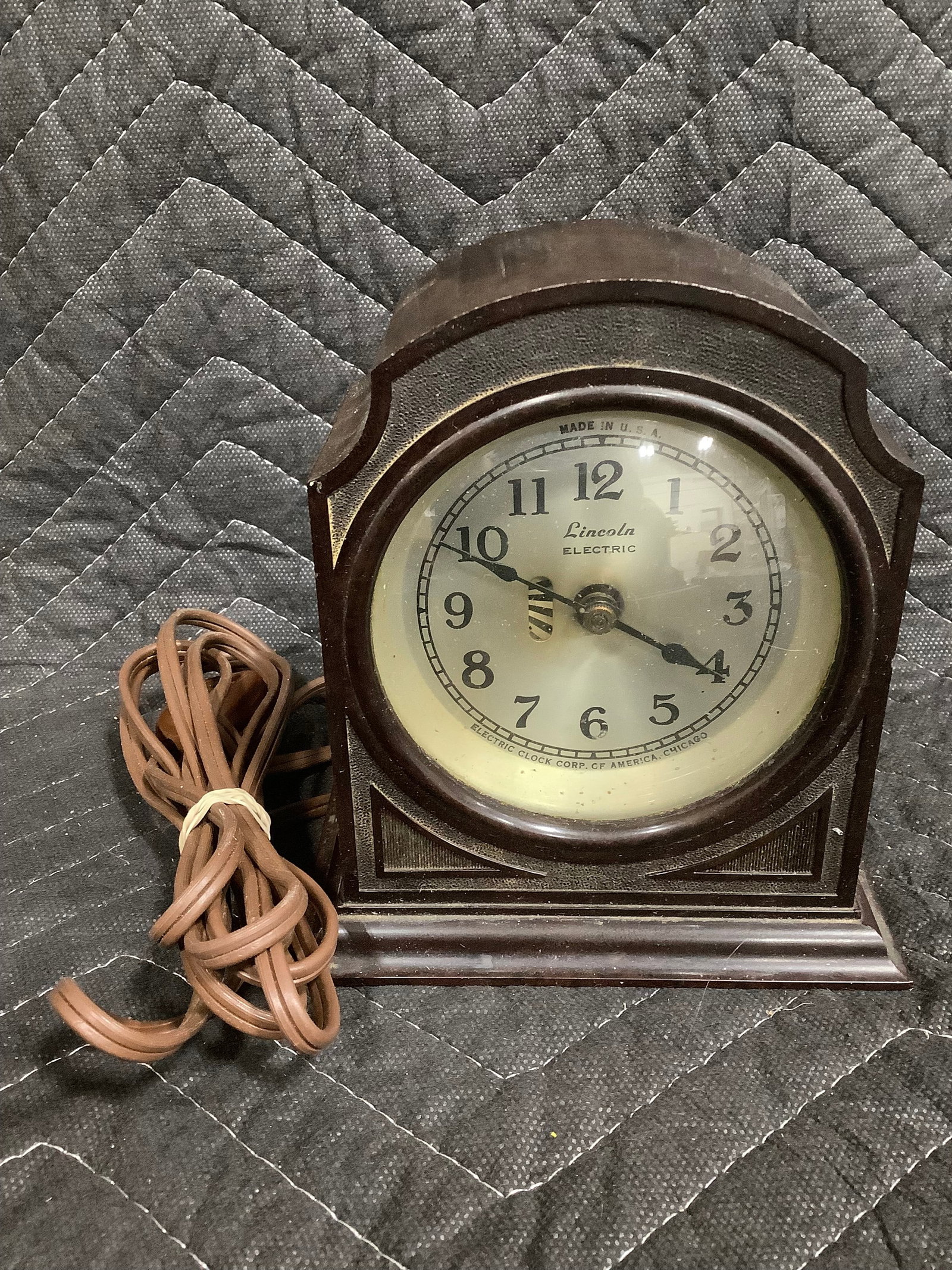 Lincoln Electric vintage clock (1 of 1)