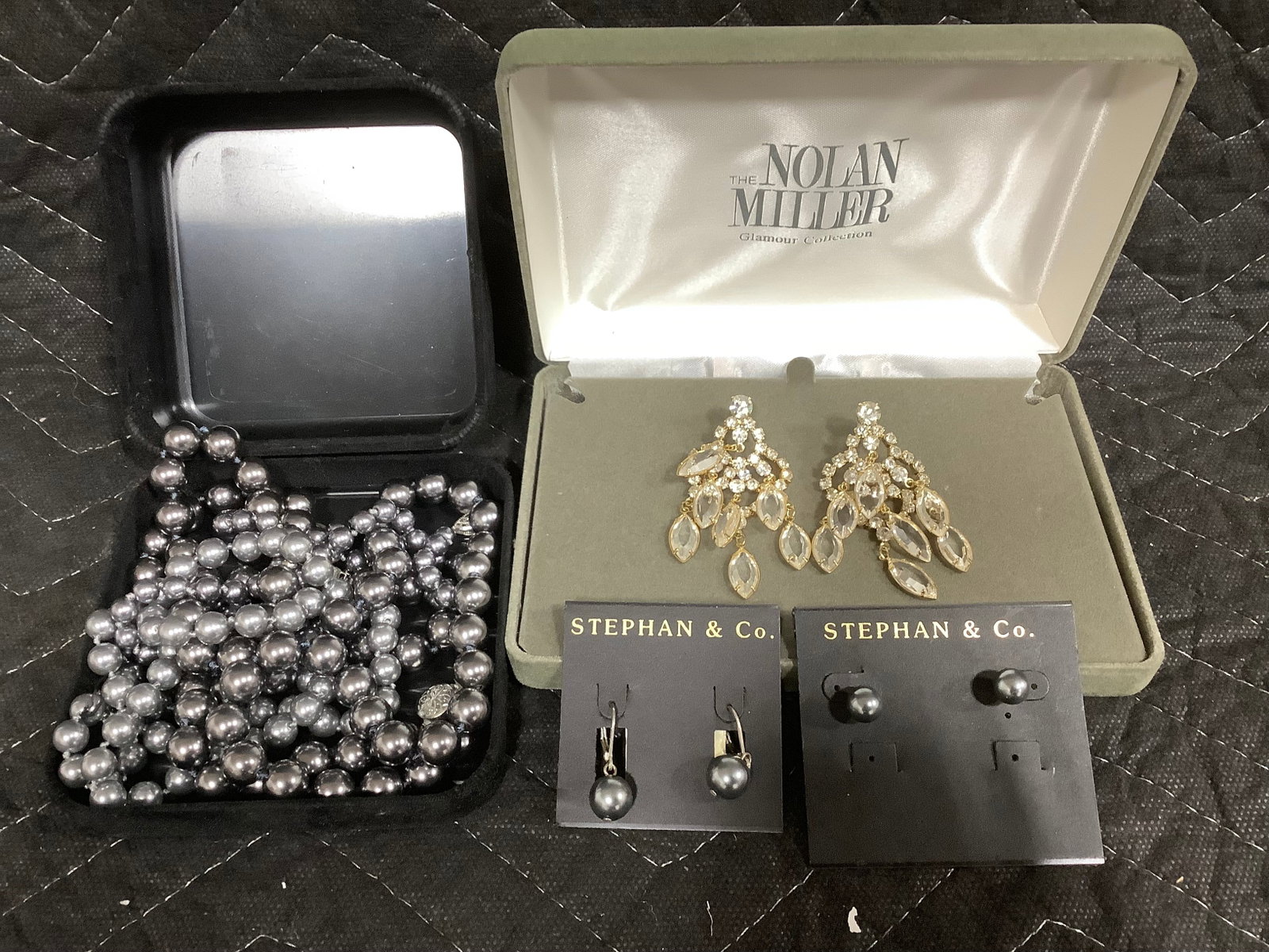 Costume jewelry: Costume jewelry