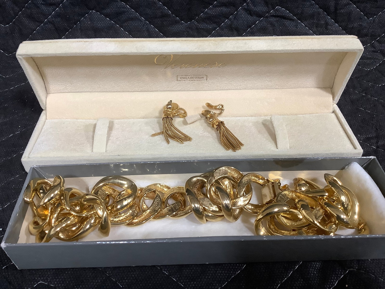 Costume jewelry: Costume jewelry