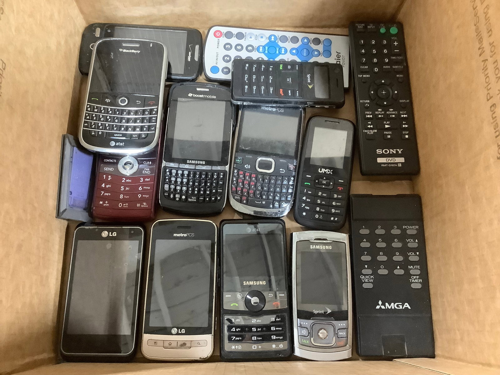 Various phones/remotes(unknown working condition): Various phones/remotes(unknown working condition)