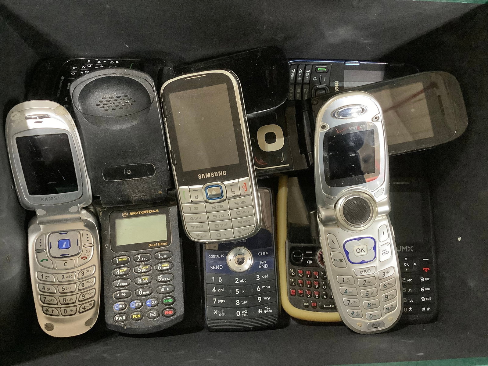 Various cell phones(unknown working condition): Various cell phones(unknown working condition)