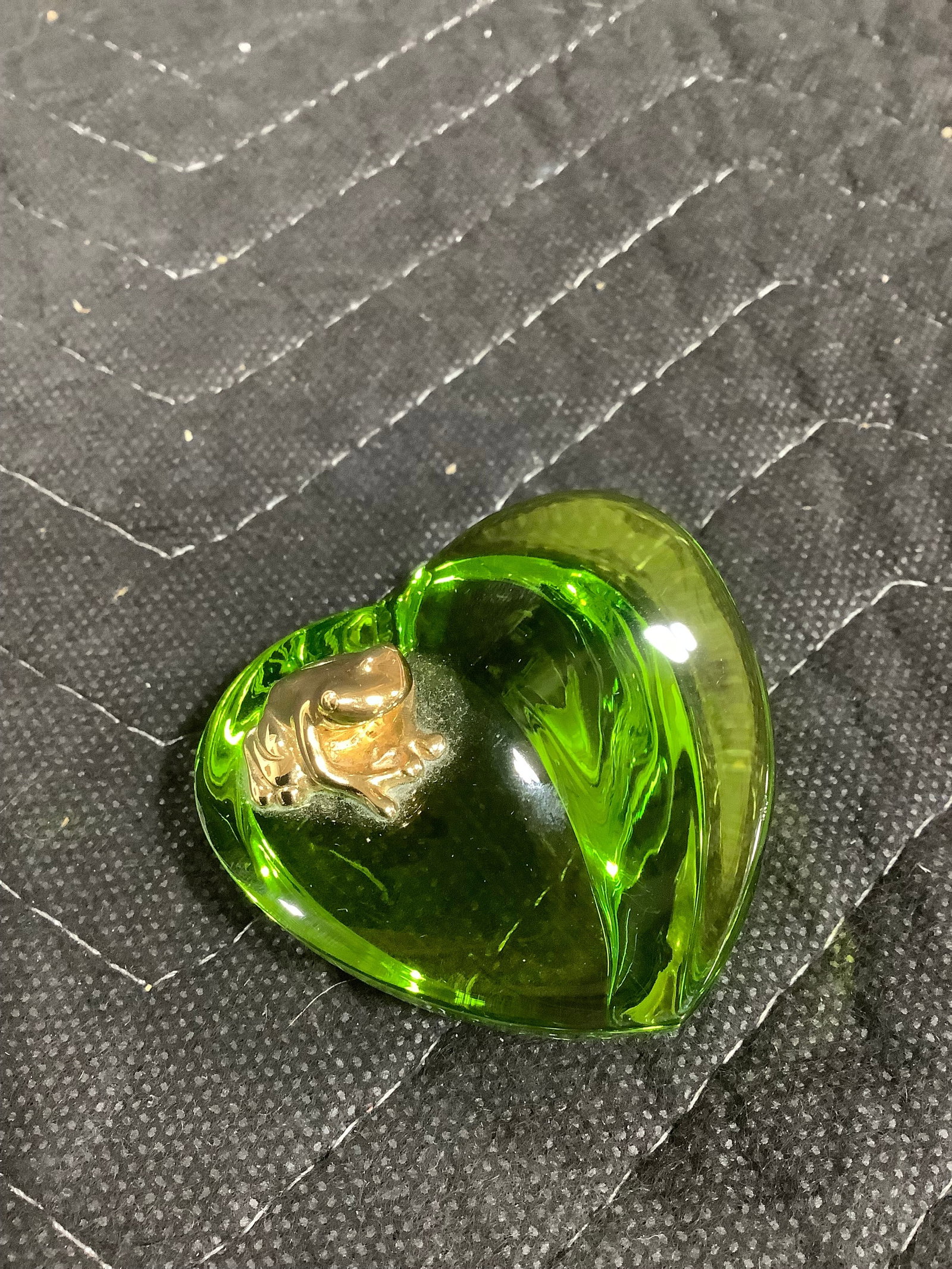 Crystal heart shaped frog paperweight: Crystal heart shaped frog paperweight