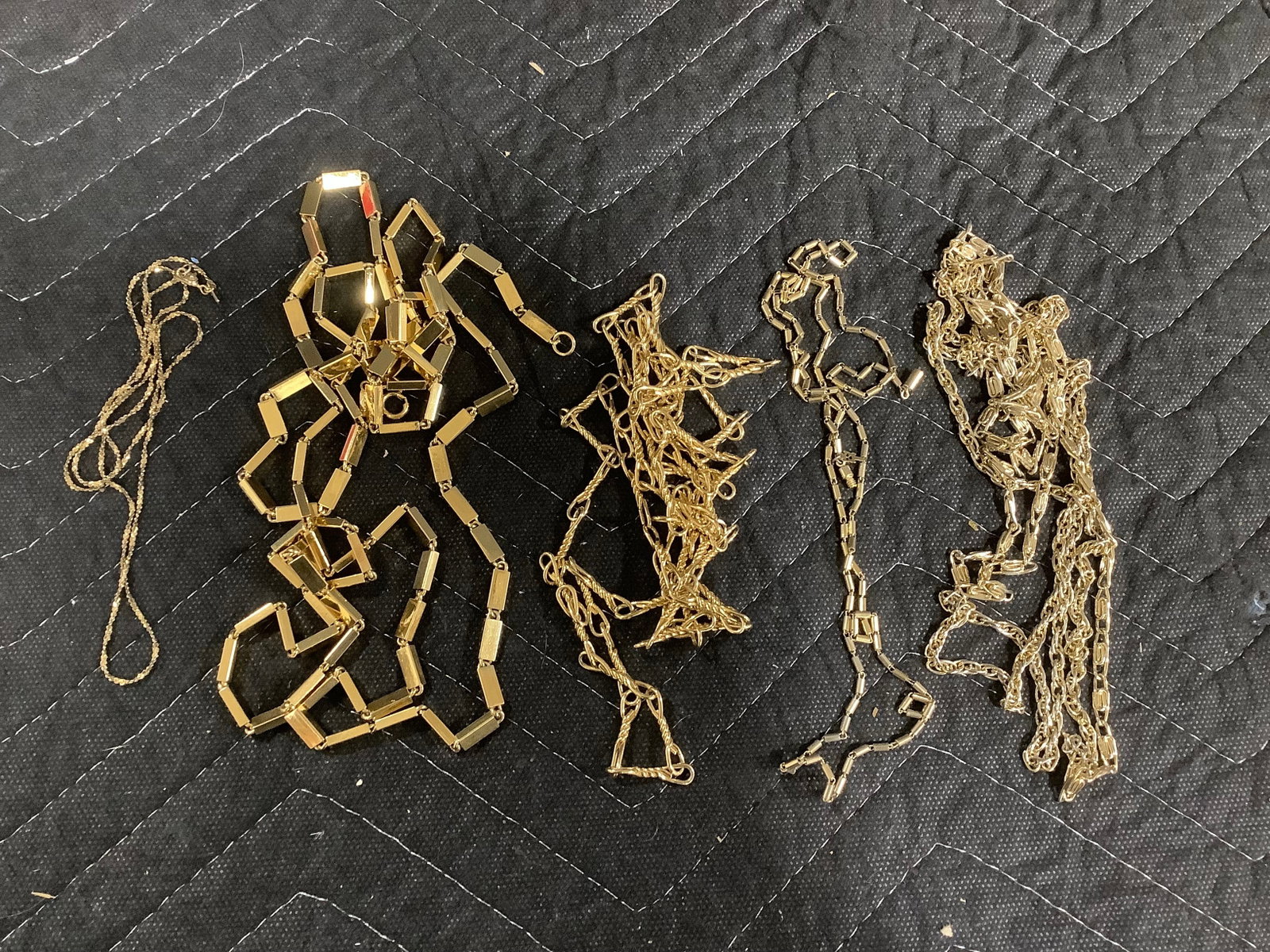 Costume jewelry: Costume jewelry