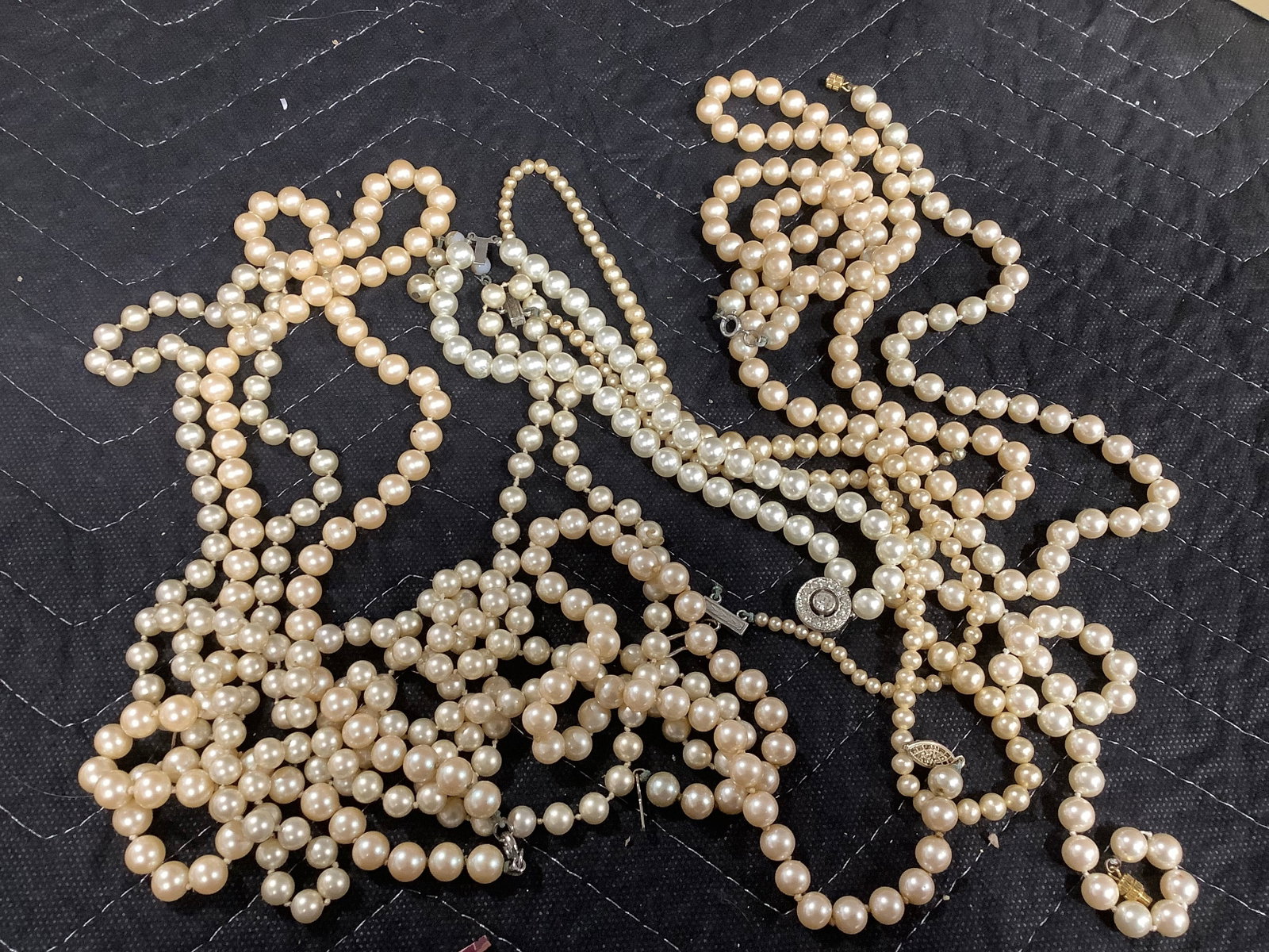 Pearl necklaces (1 of 1)