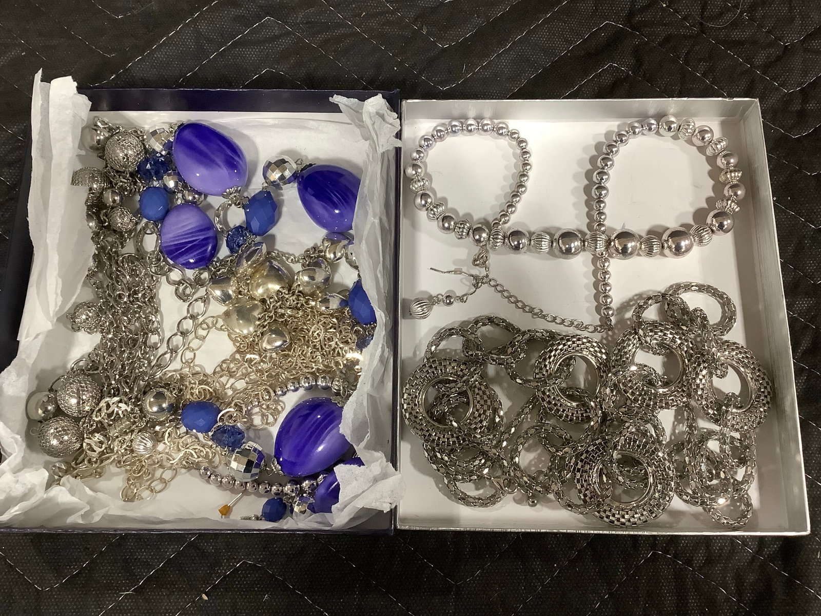 Costume jewelry: Costume jewelry