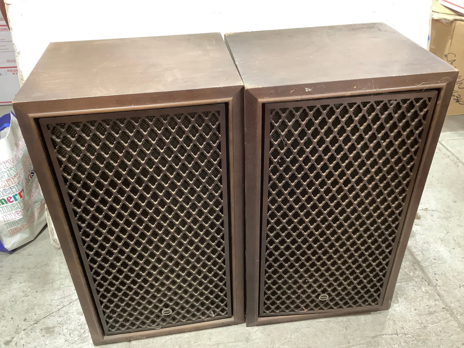 Sansui Speakers (12inx14inx24in) (1 of 1)