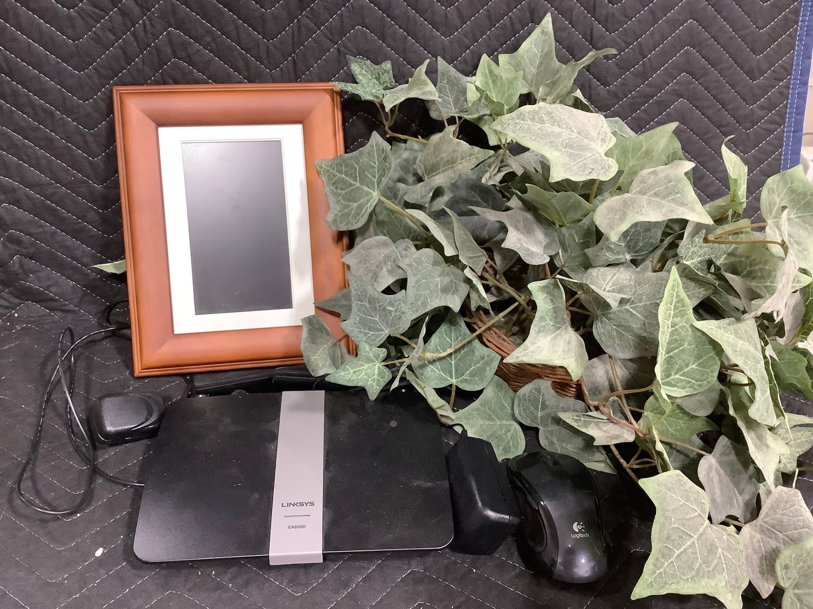 Digital photo frame, Logitech bluetooth mouse, and more (1 of 1)