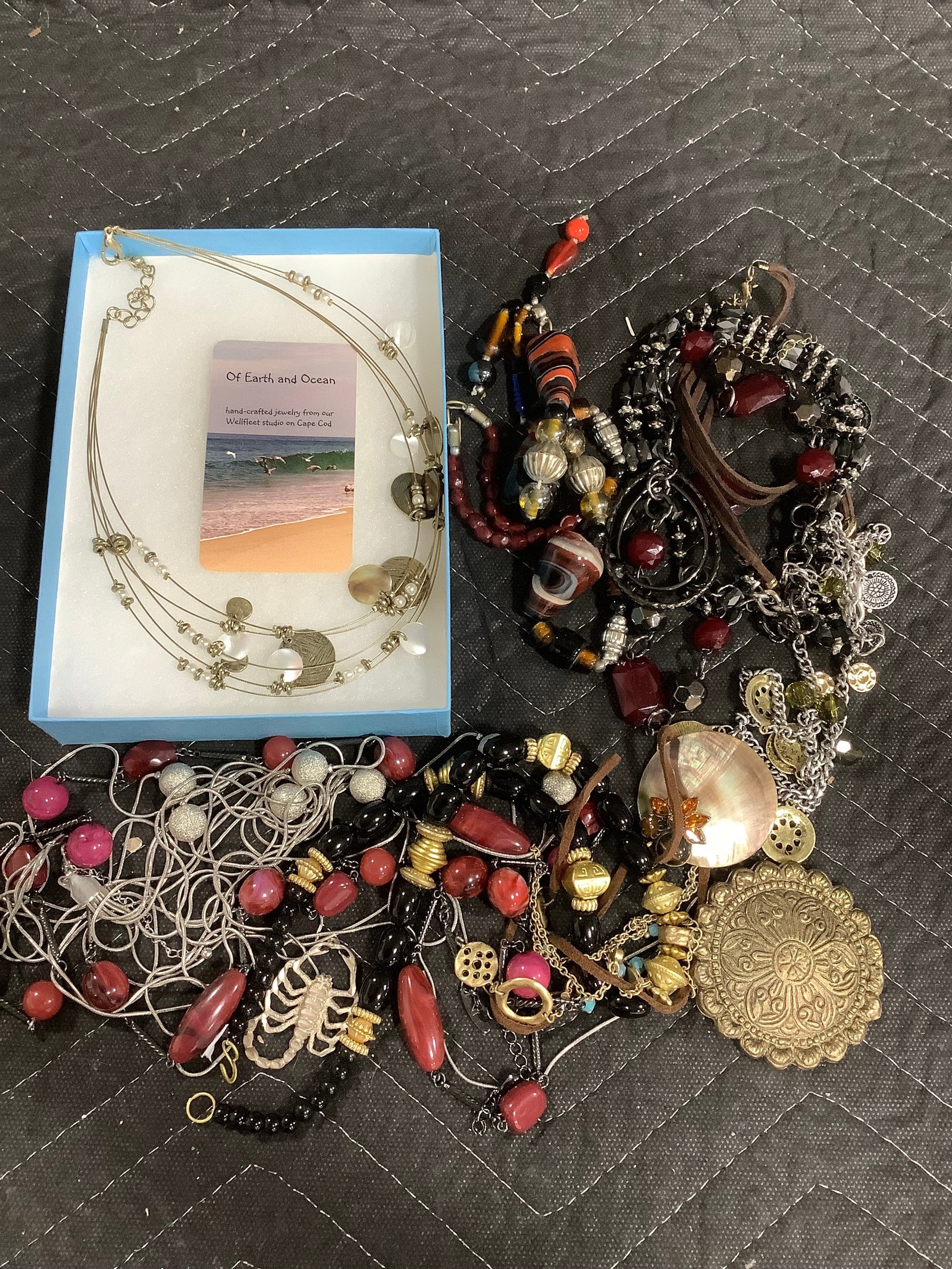 Costume jewelry: Costume jewelry