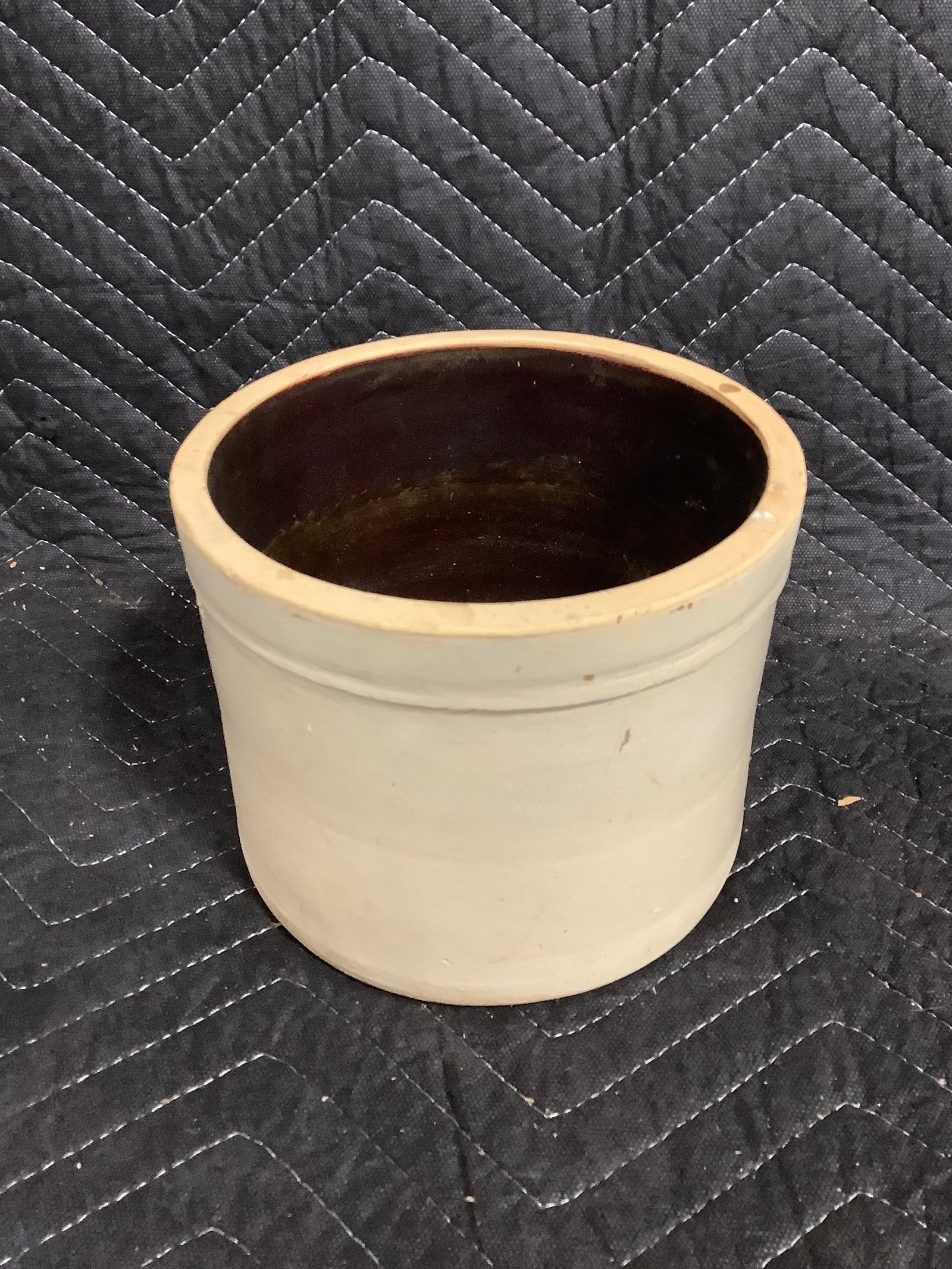 Stoneware crock(5.5in tall, 7in across) (1 of 1)