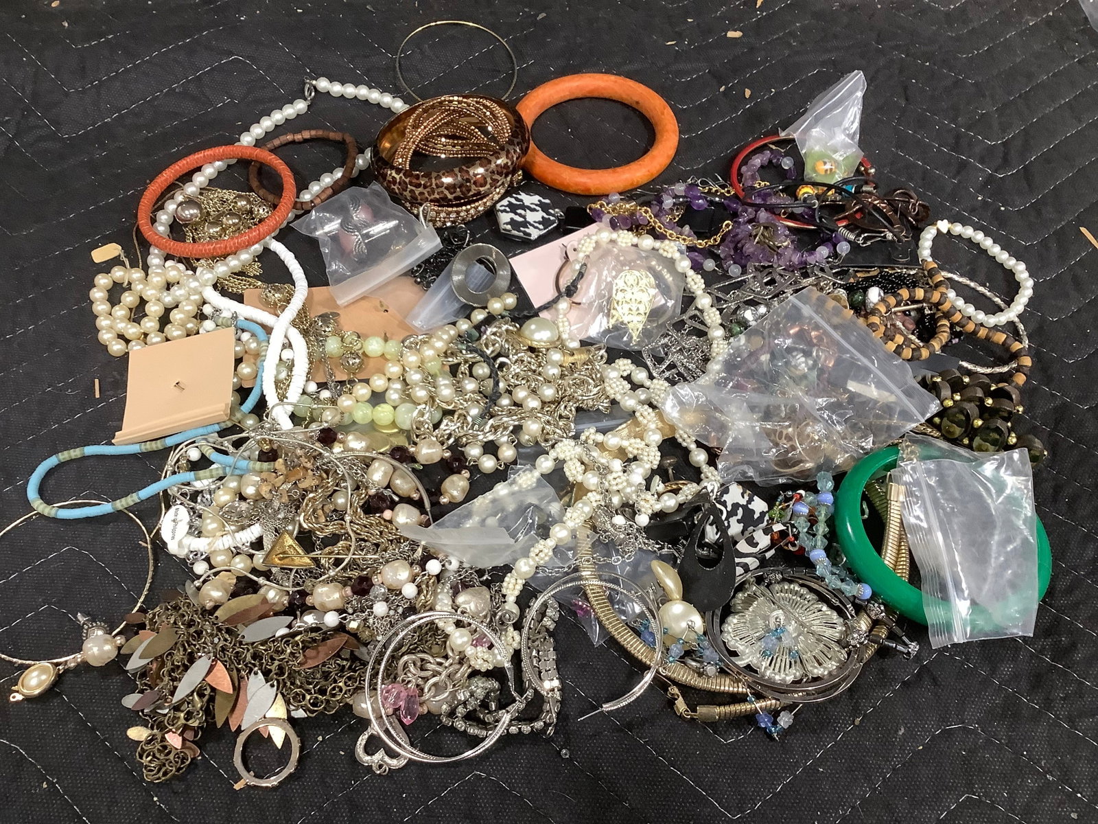 Costume jewelry: Costume jewelry