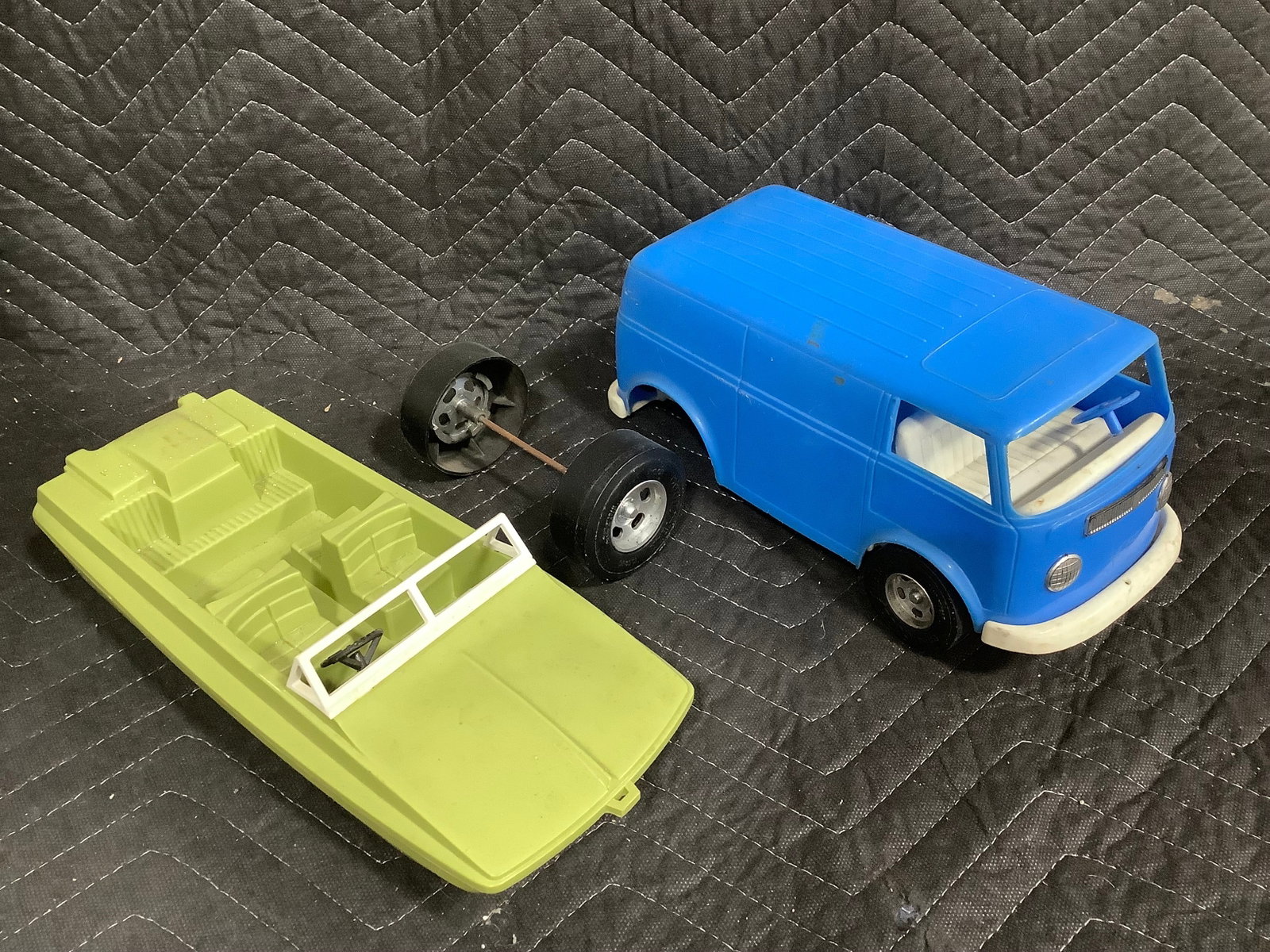 1972 Hawk Model Co. car(needs to be reattached) and other vintage carr: 1972 Hawk Model Co. car(needs to be reattached) and other vintage carr