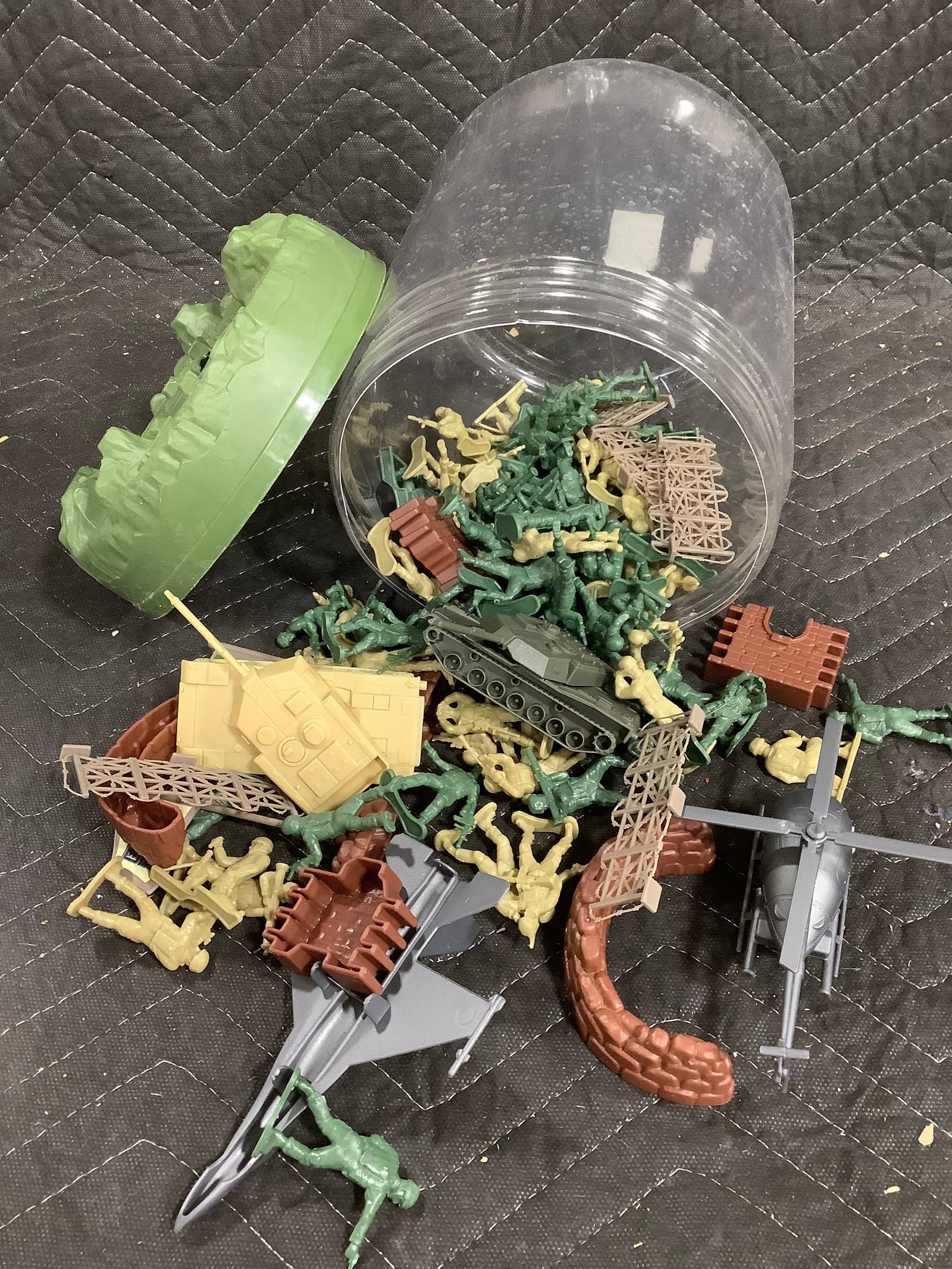 Vintage toy soldiers/accessories: Vintage toy soldiers/accessories