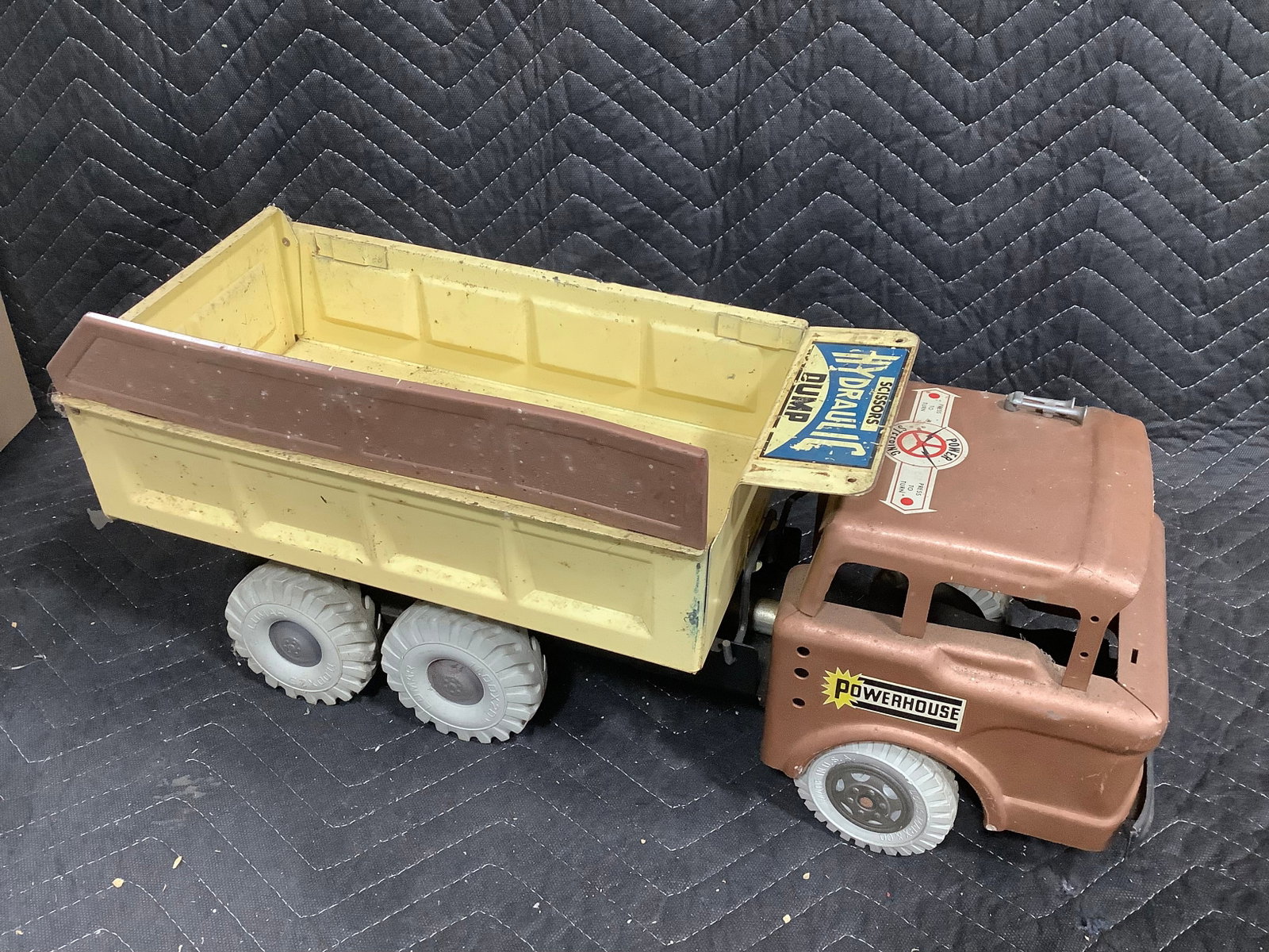 1950s Louis Marx & Co .Powerhouse pressed steel hydraulic dump truck (1 of 1)