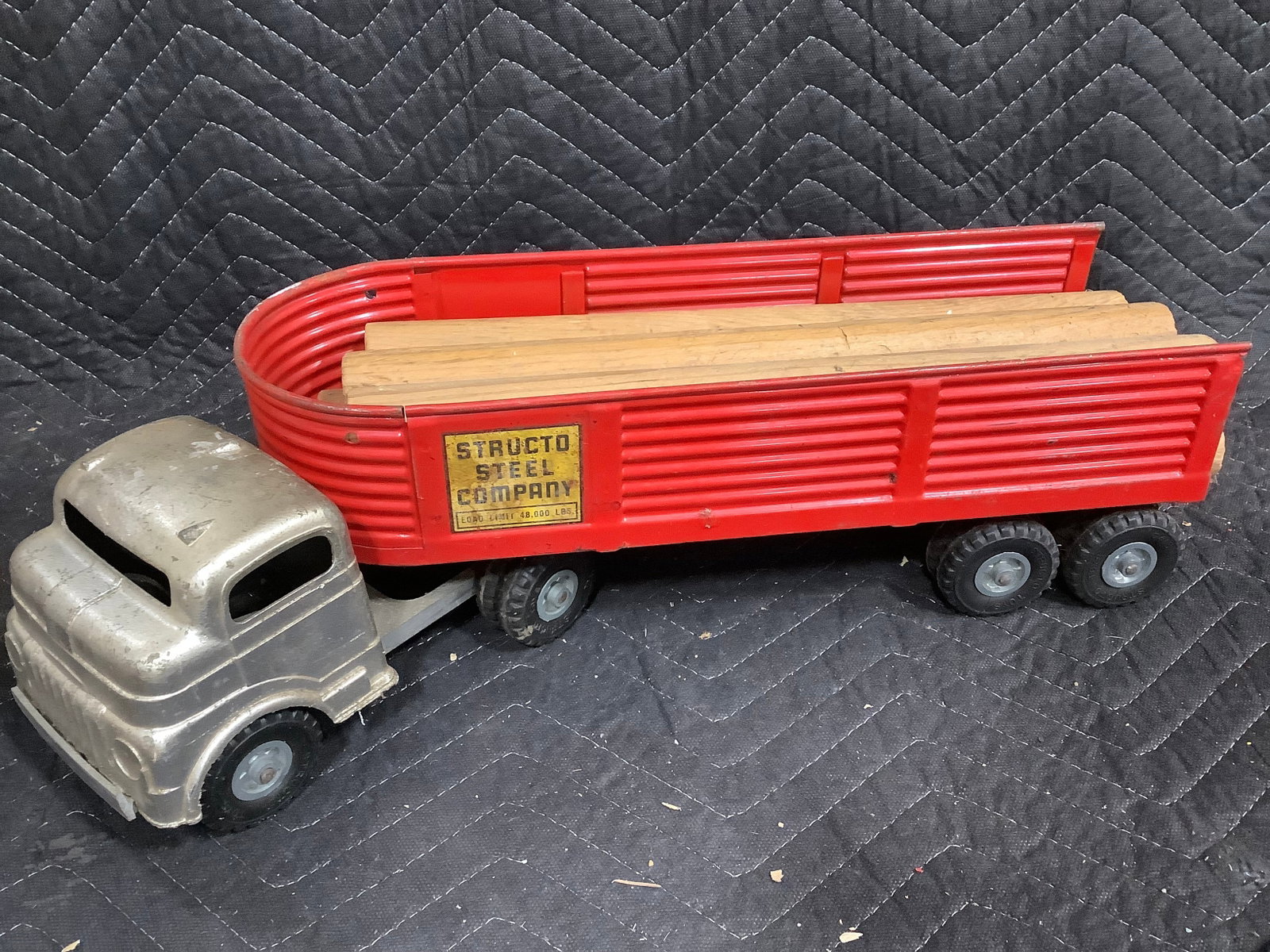 1950s Structo Steel Company pressed steel toy truck (1 of 1)
