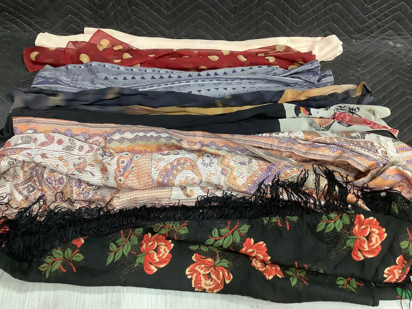 Various scarves: Various scarves