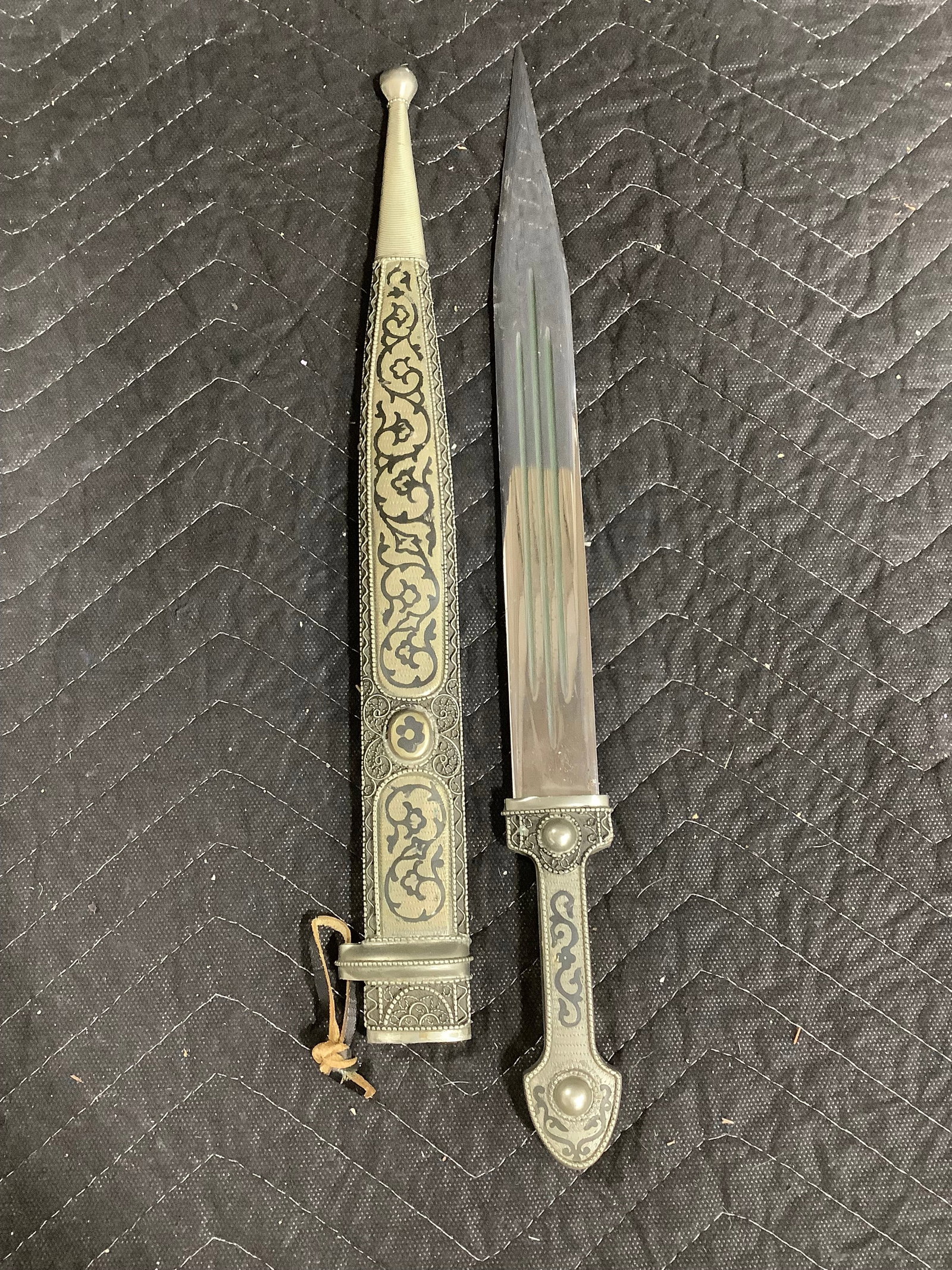 Vintage dagger(12in blade) (1 of 1)