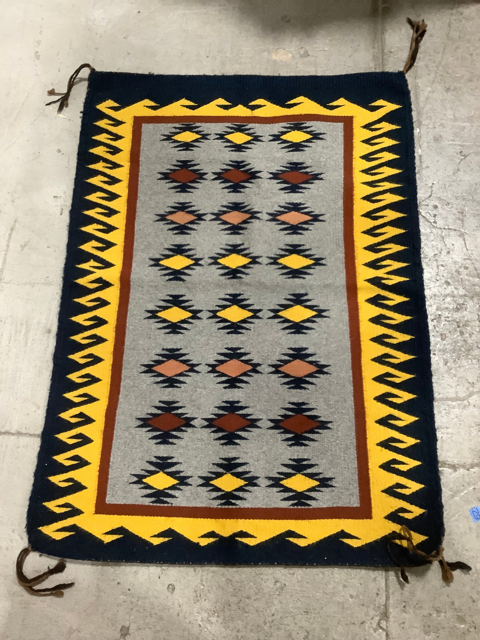 Handwoven navajo rug(30inx42.5in): Handwoven navajo rug(30inx42.5in)