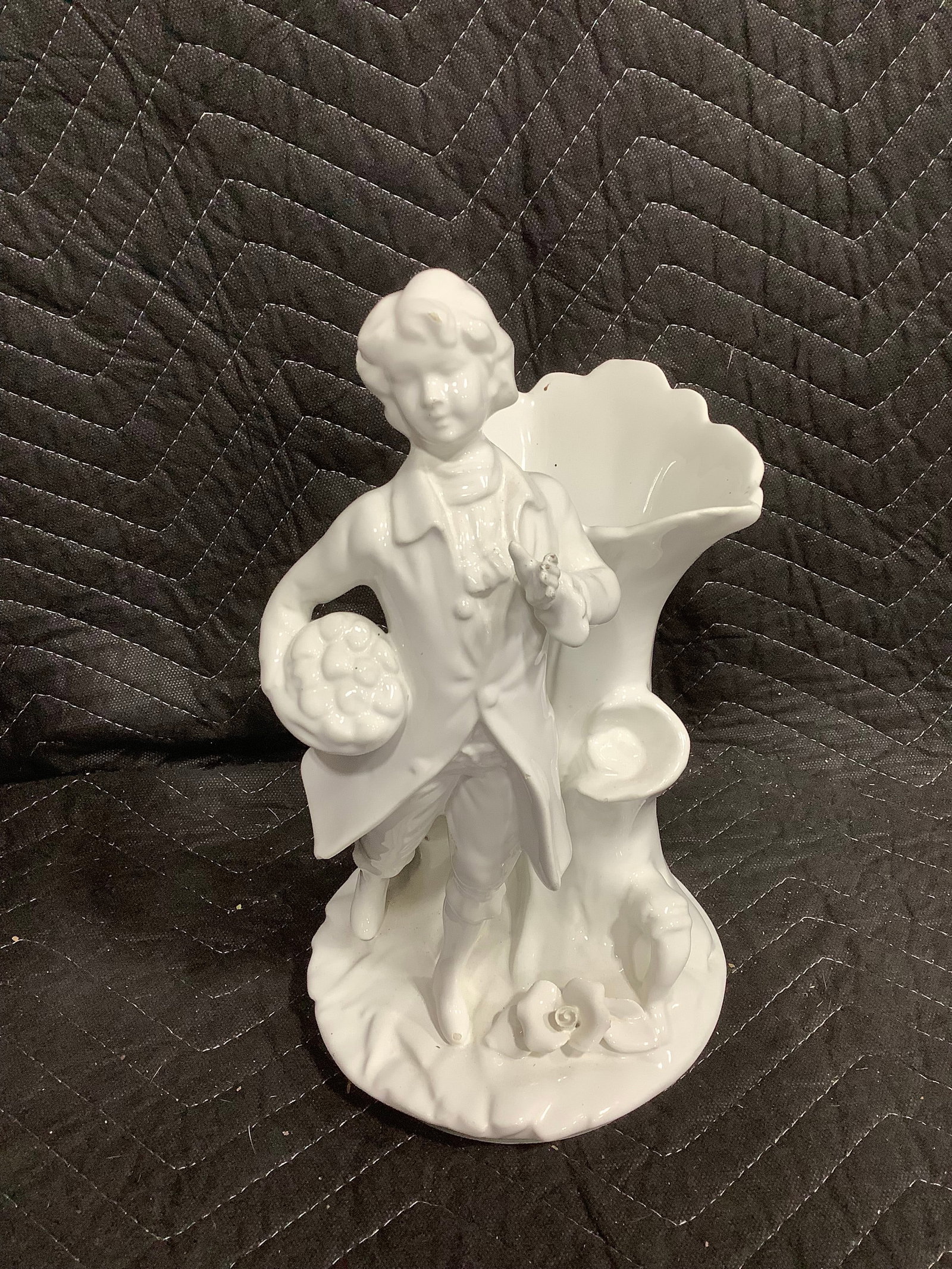 Vintage colonial boy sculpture(11.5intall): Vintage colonial boy sculpture(11.5intall)