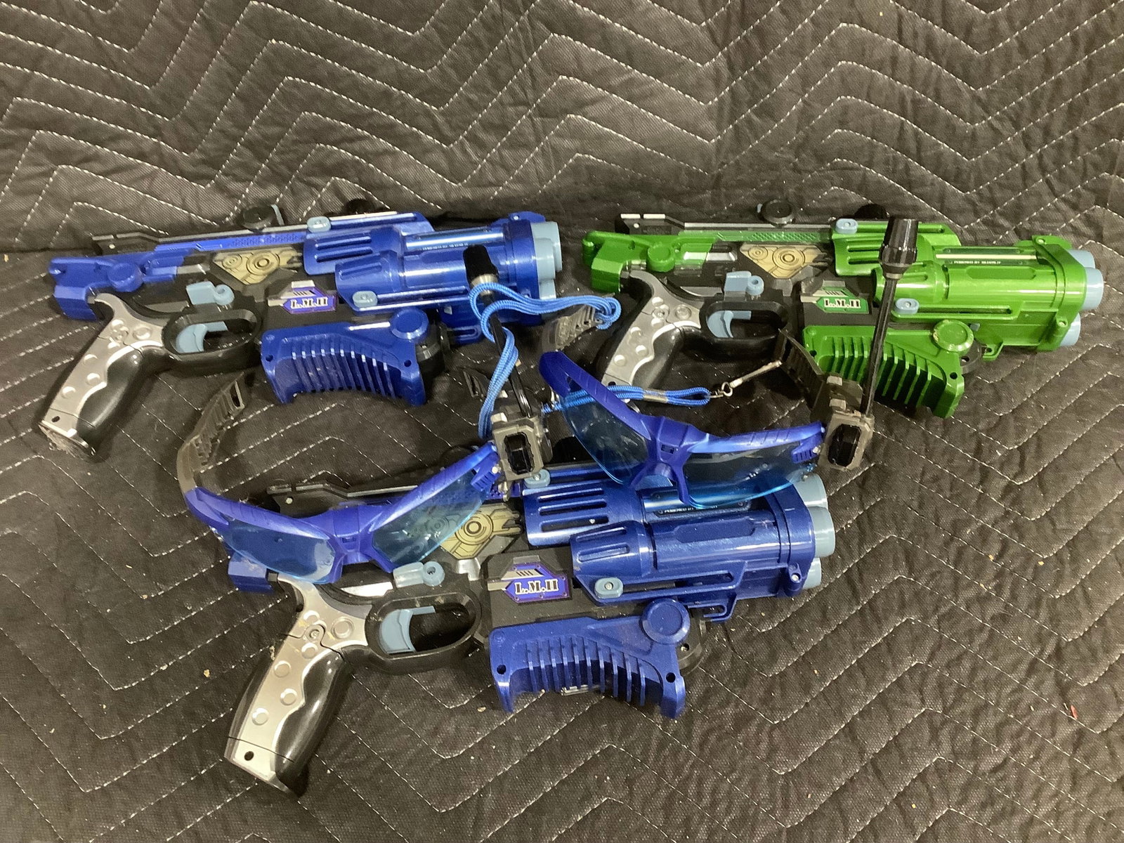 Laser tag blasters with goggles: Laser tag blasters with goggles