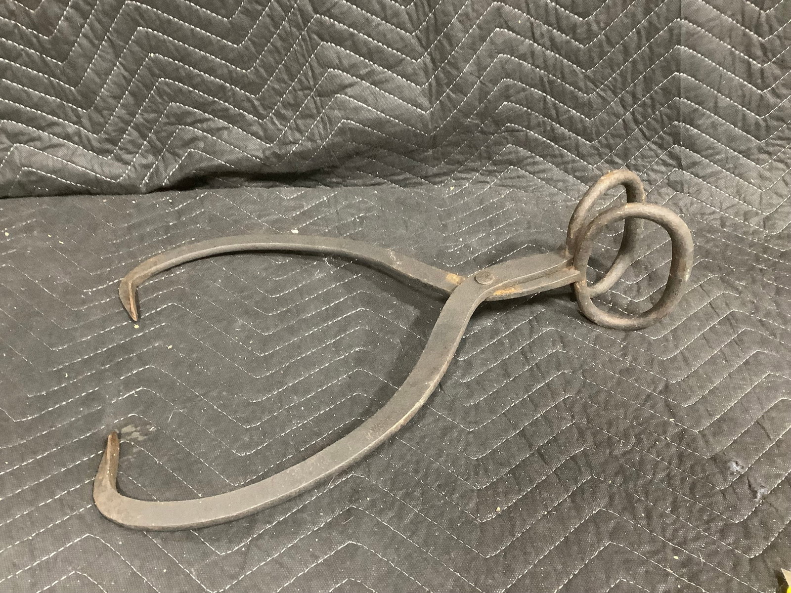 Vintage metal ice tongs: Vintage metal ice tongs