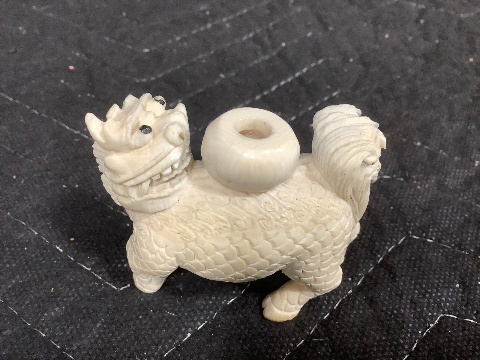 Vintage Carved Resin Foo Dog (2.5in Tall): Vintage Carved Resin Foo Dog (2.5in Tall)