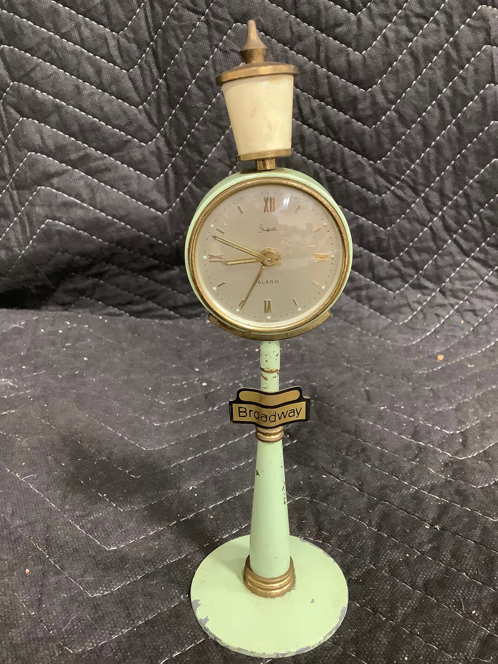Vintage Sheffield Broadway Street Lamp Alarm Clock *needs repair* (8in Tall): Vintage Sheffield Broadway Street Lamp Alarm Clock *needs repair* (8in Tall)