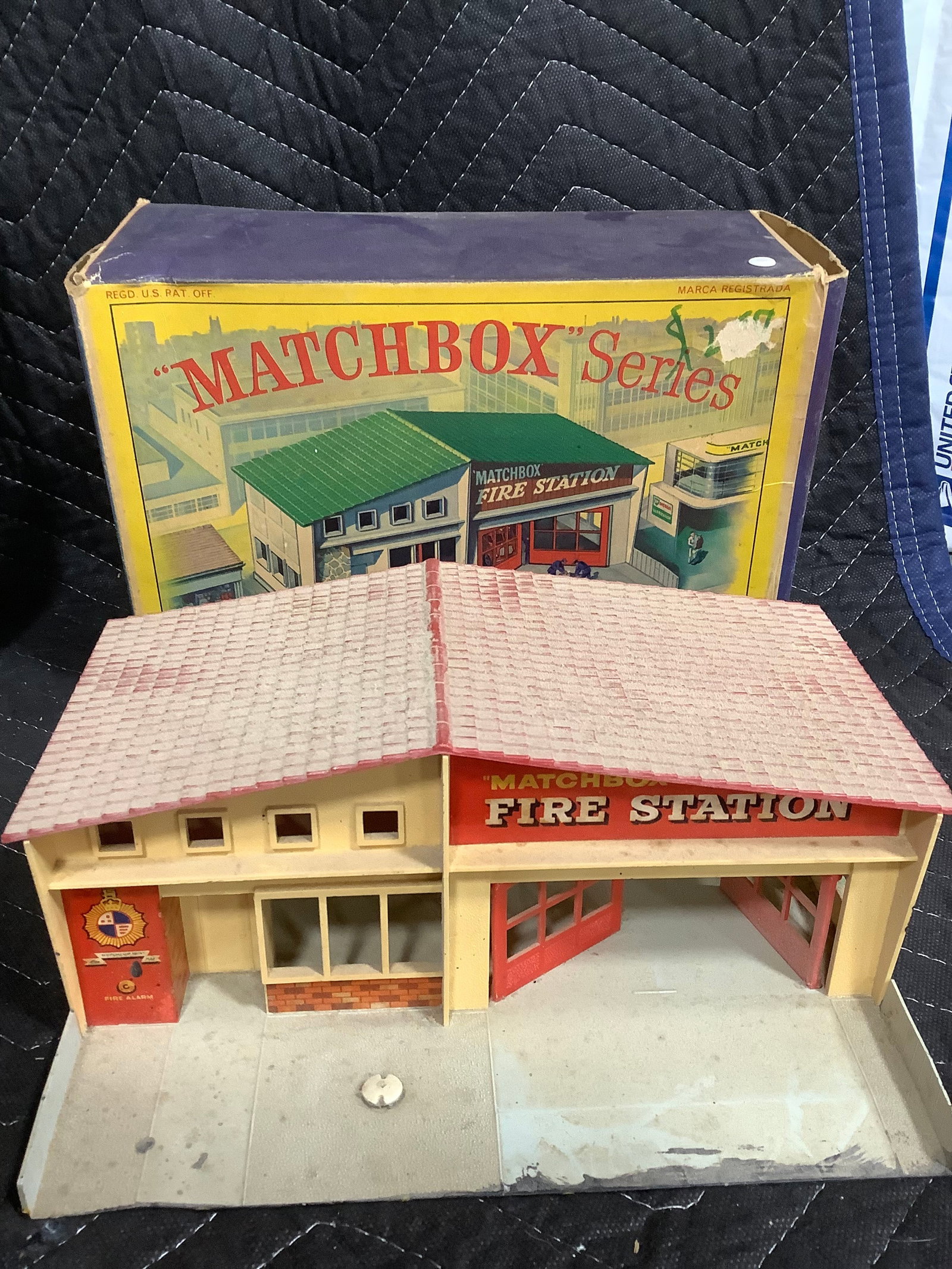 Vintage Matchbox Firestation Toy (1 of 1)