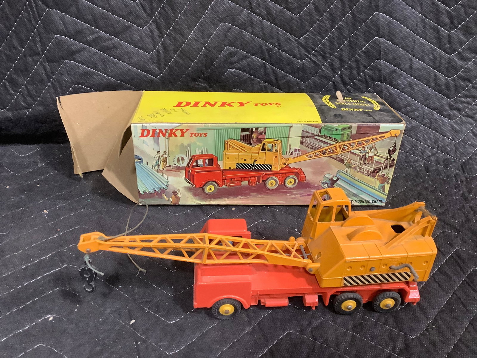 Vintage Dinky Toys Mounted Crane *in box*: Vintage Dinky Toys Mounted Crane *in box*