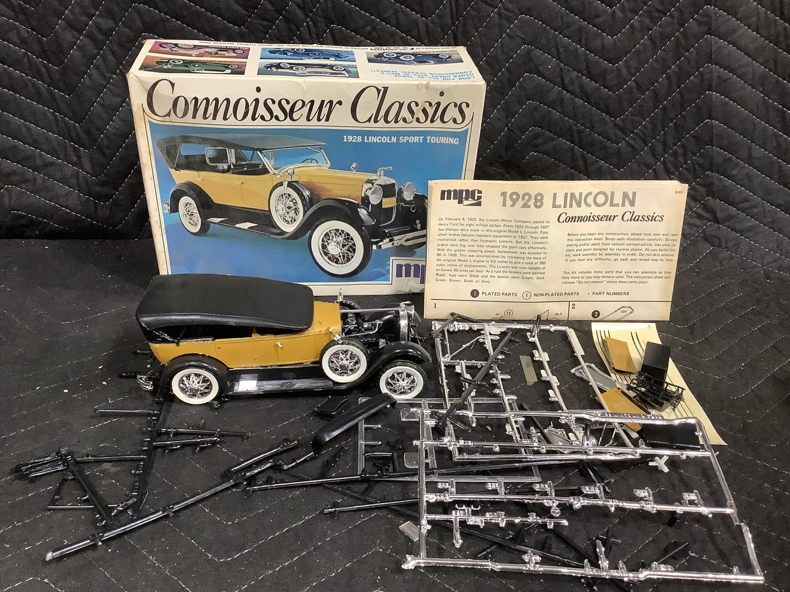 Vintage Connoisseur Classic 1928 Lincoln Model Kit (1 of 1)