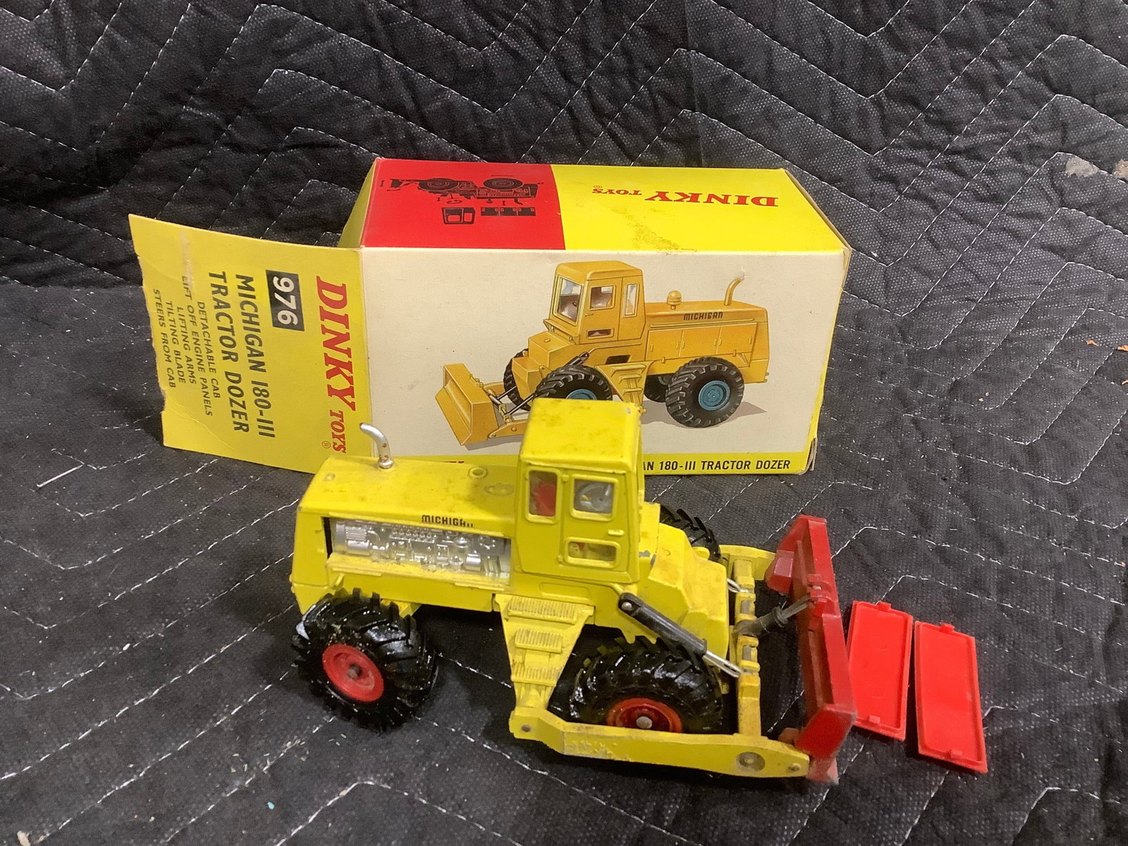 Dinky Toys Tractor Dozer Diecast Model (1 of 1)