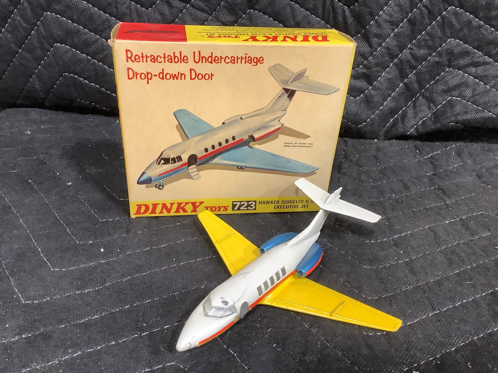 Dinky Toys Retractable Undercarriage Hawker Jet Diecast Model (1 of 1)