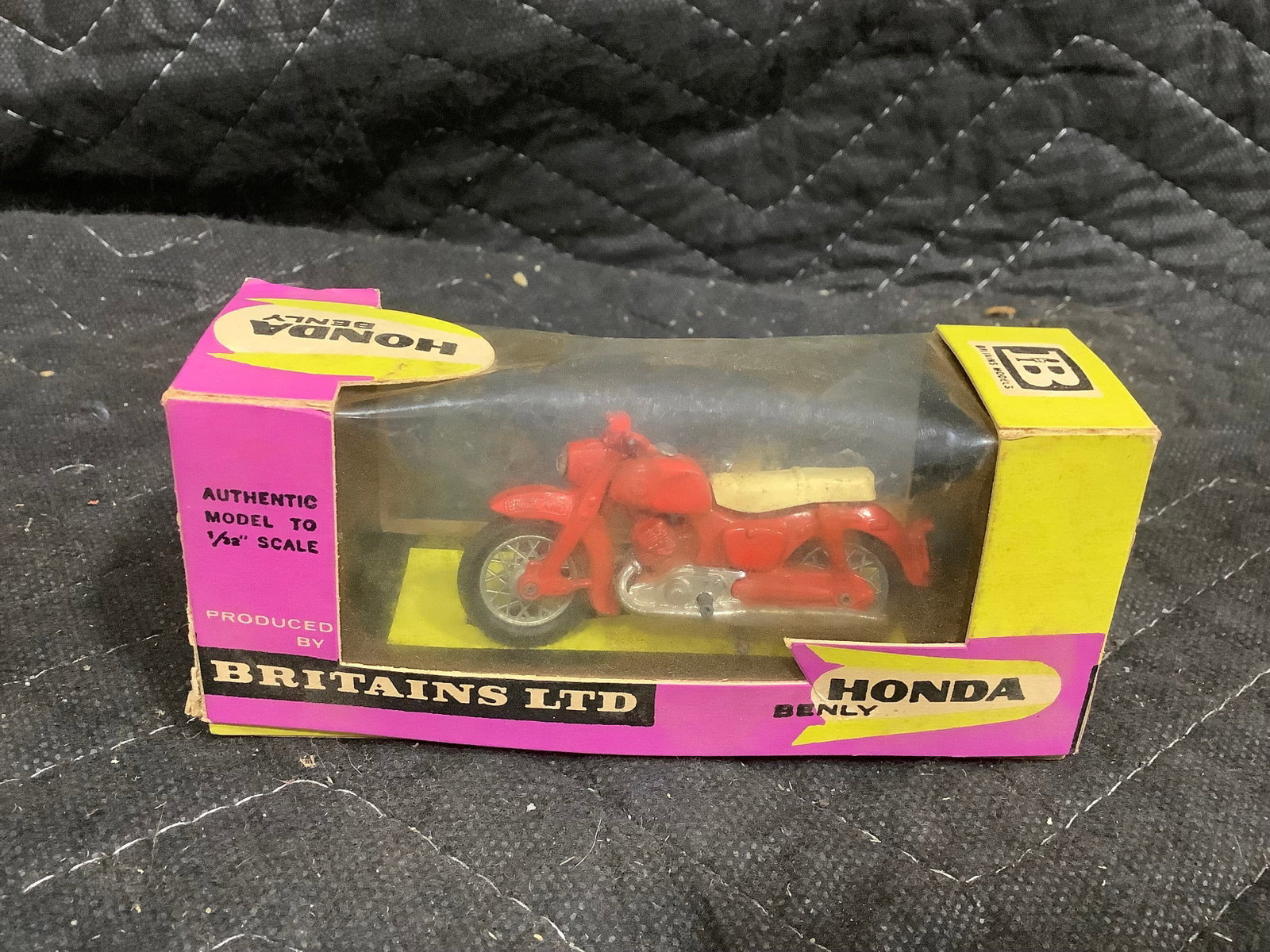 Britains LTD Honda Benly Diecast Model (1 of 1)