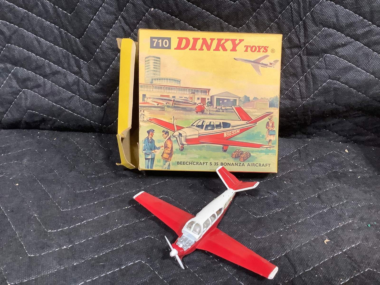 Vintage Dinky Toys Beechcraft 35 Bonanza Aircraft Model: Vintage Dinky Toys Beechcraft 35 Bonanza Aircraft Model