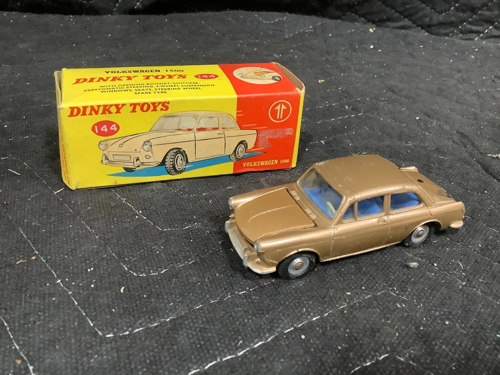 Vintage Dinky Toys Volkswagen 1500 Diecast Model: Vintage Dinky Toys Volkswagen 1500 Diecast Model