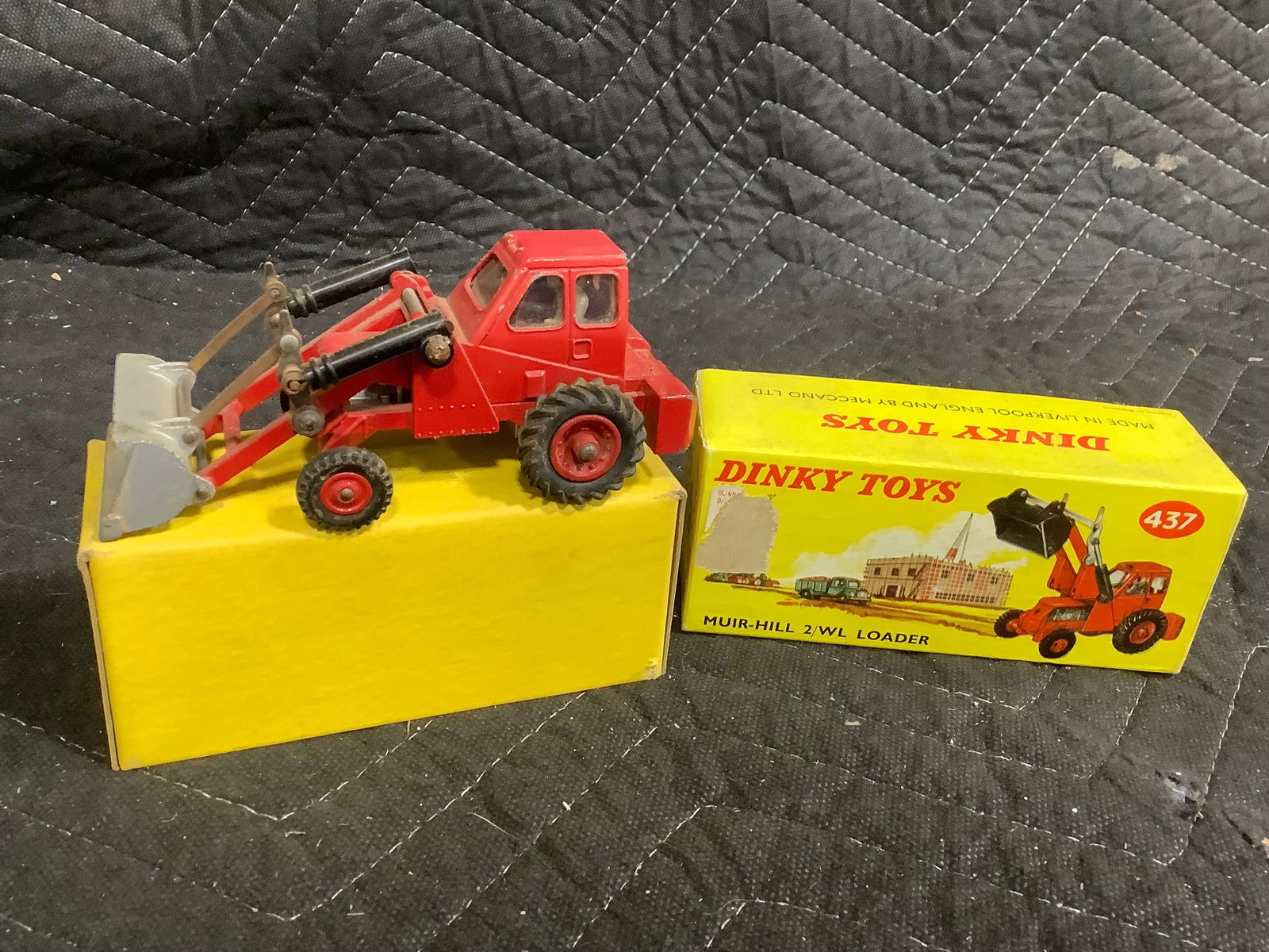 Dinky Toys Muir-Hill 2WL Loader Diecast Model (1 of 1)