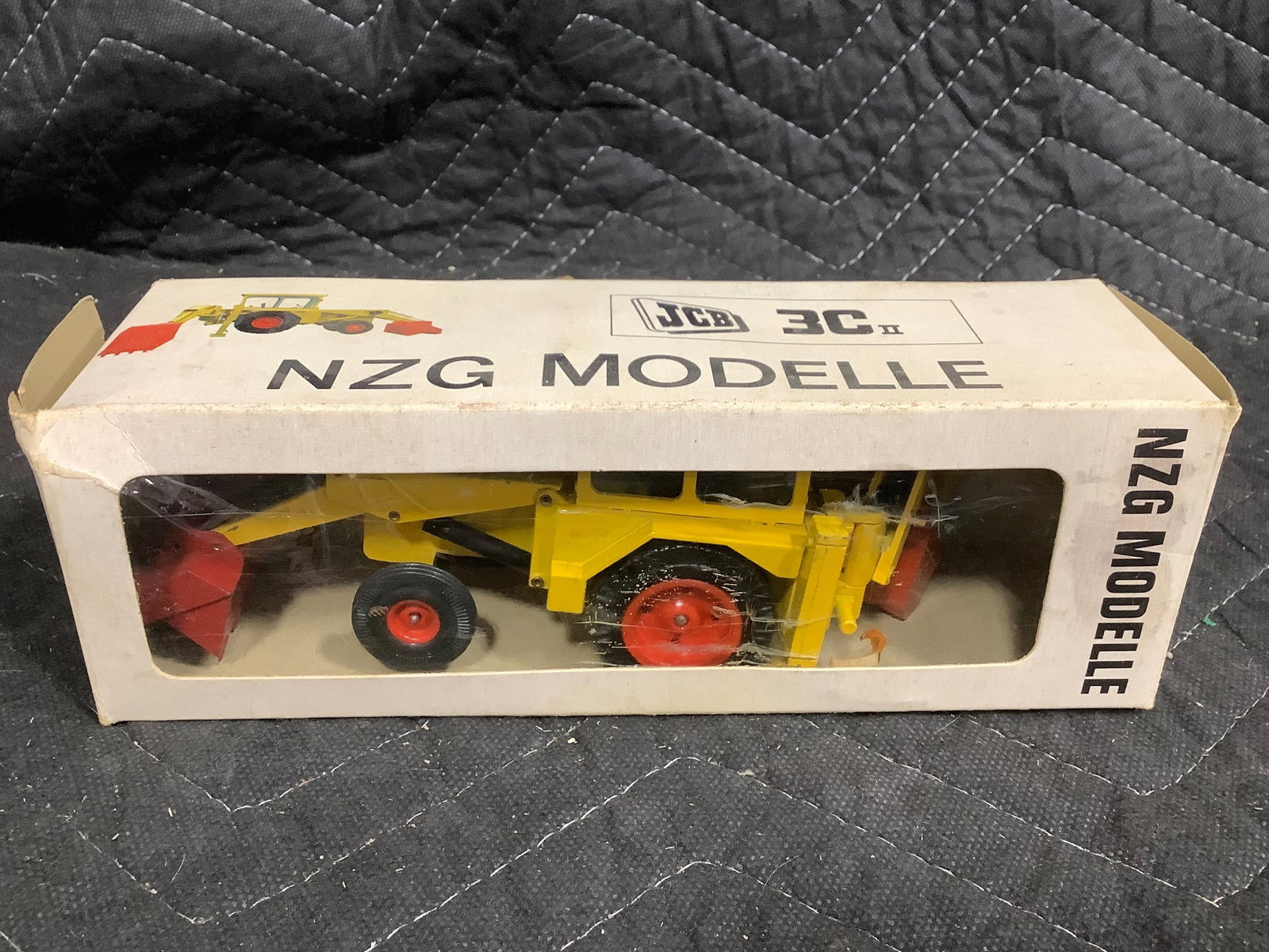Vintage JCB NZG Model (1 of 1)