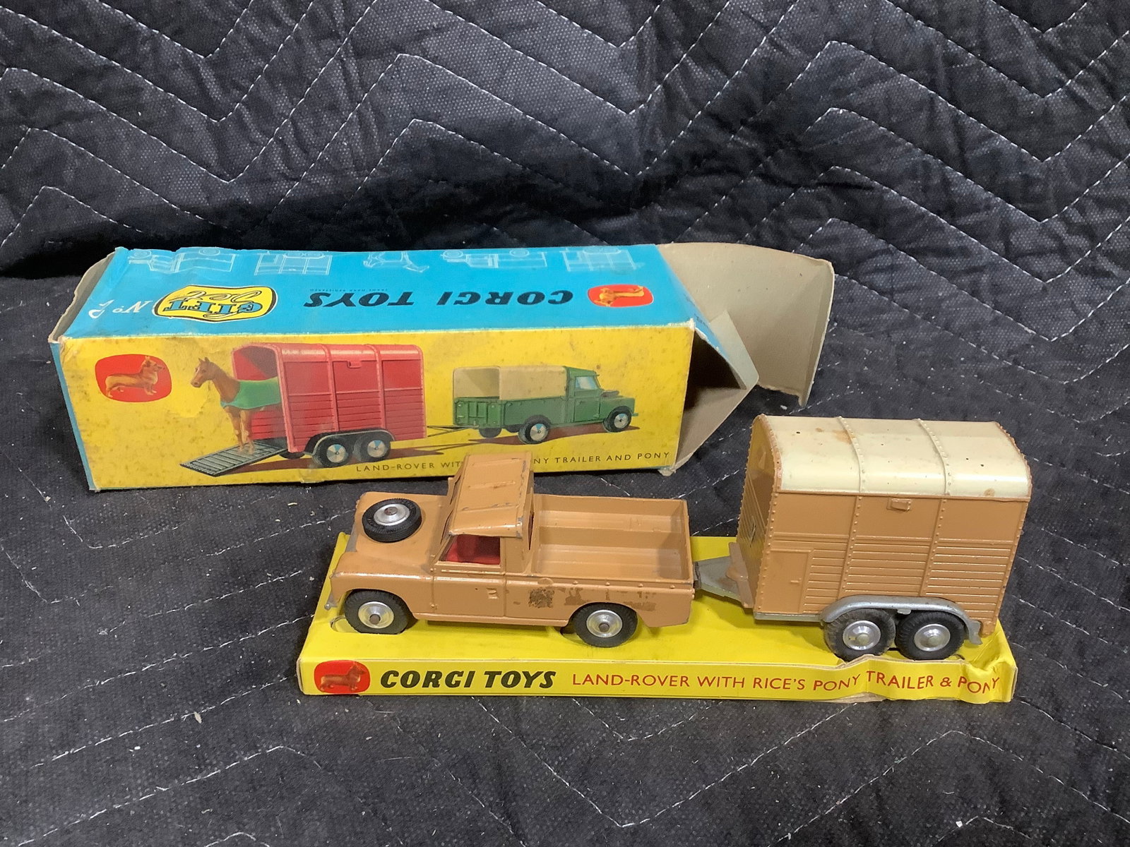 Vintage Corgi Toys Land-Rover with Trailer Model (1 of 1)