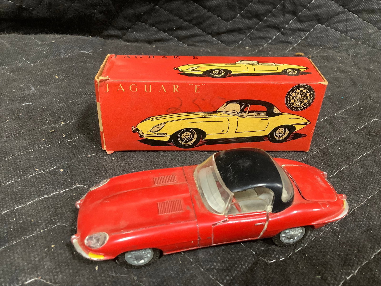 Vintage Jaguar E Diecast Model (1 of 1)