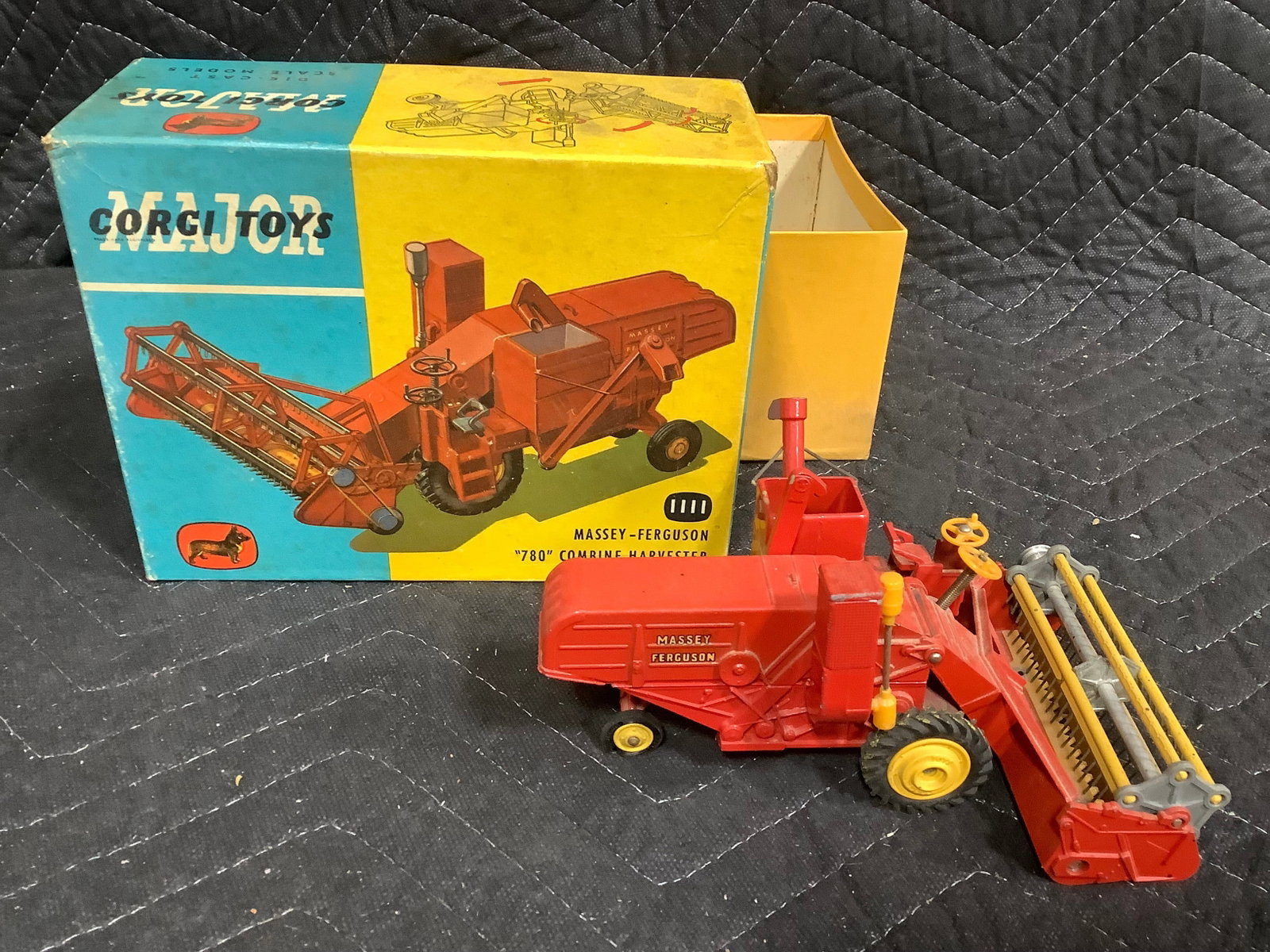 Vintage Corgi Toys '780' Combine Harvester Diecast Model: Vintage Corgi Toys '780' Combine Harvester Diecast Model